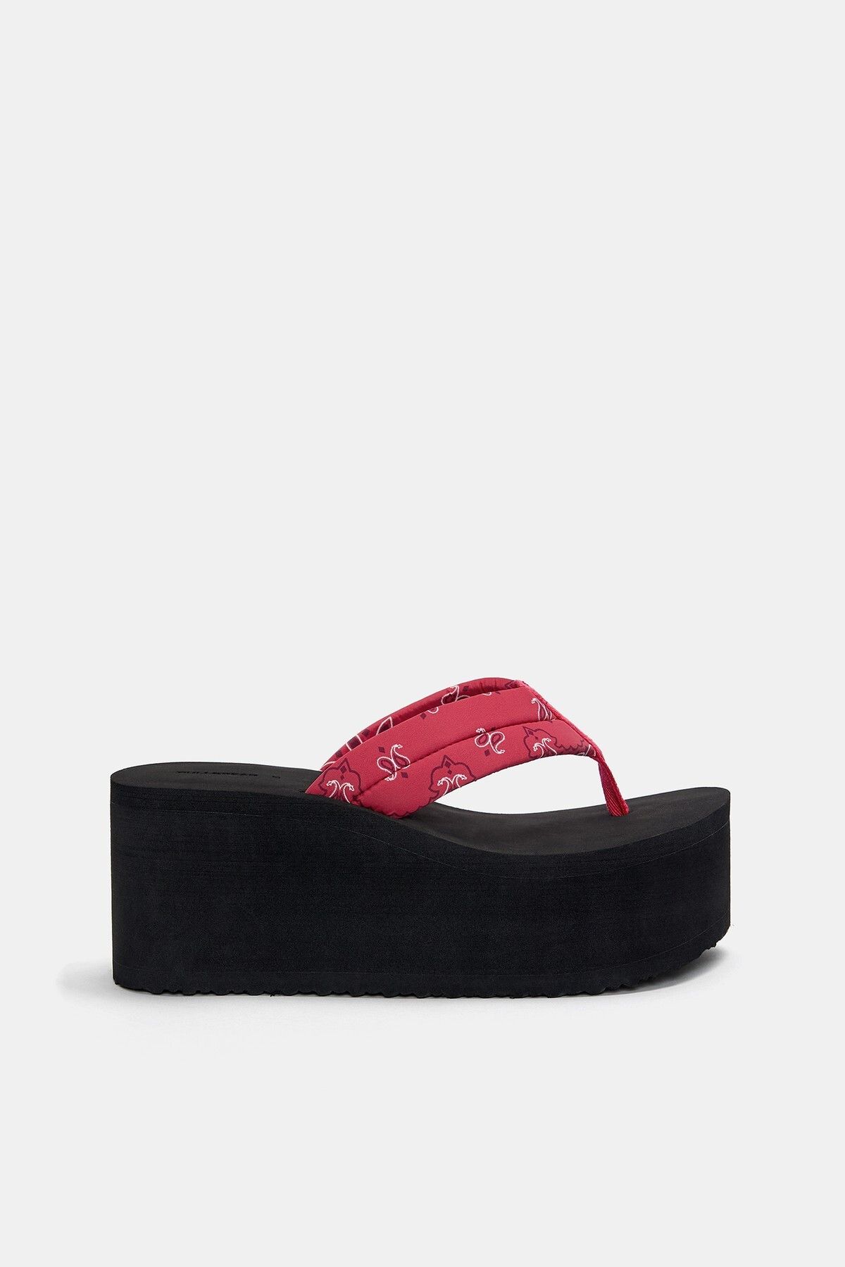 Pull & Bear Desenli dolgu topuklu sandalet