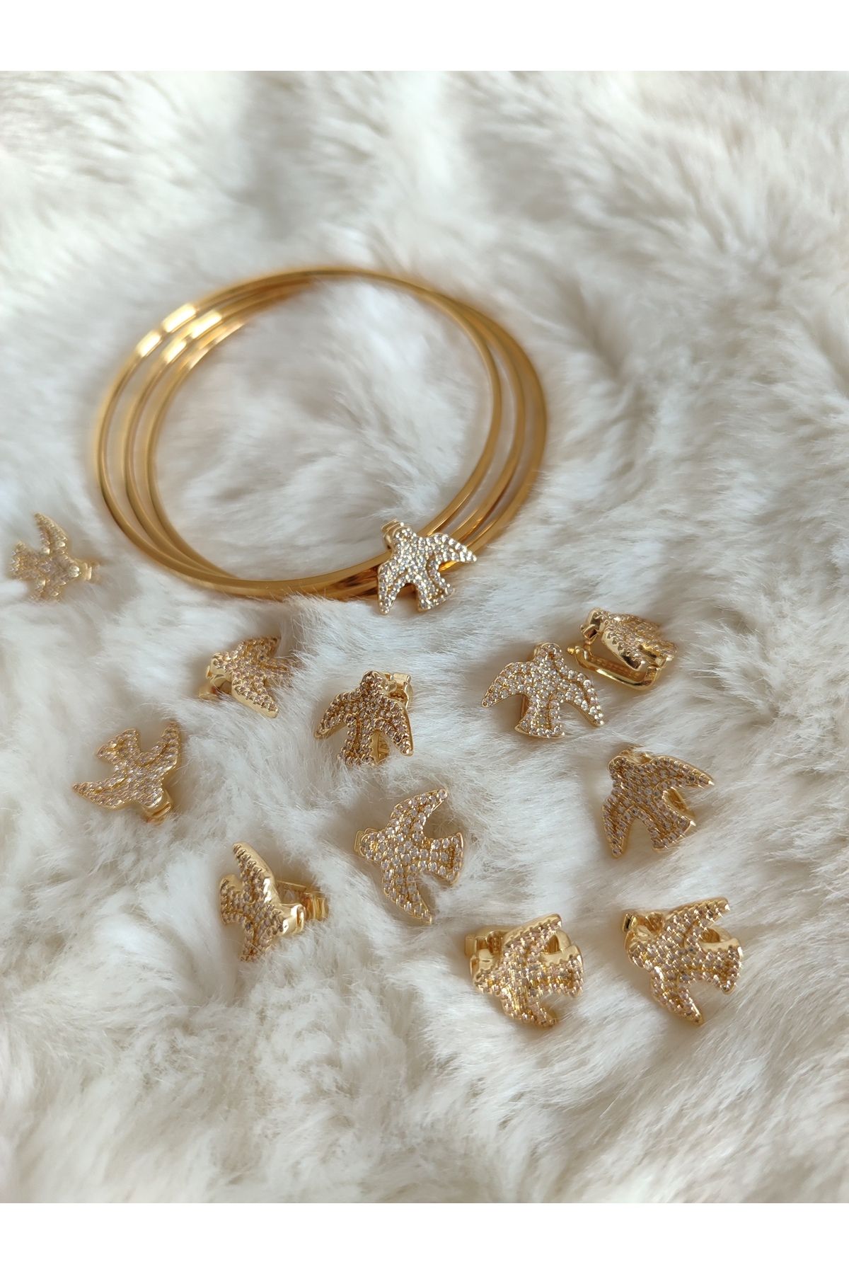 BUSHU Gold renk, taşlı, kuş charm