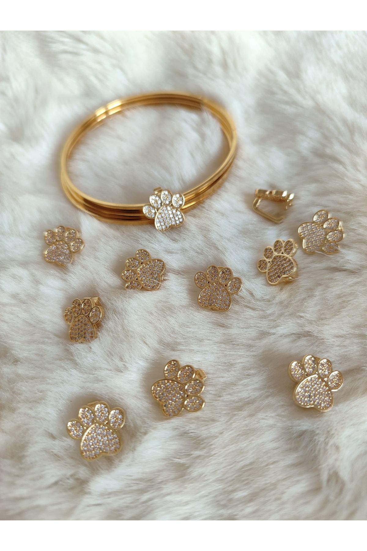 BUSHU Gold renk, çelik pati charm