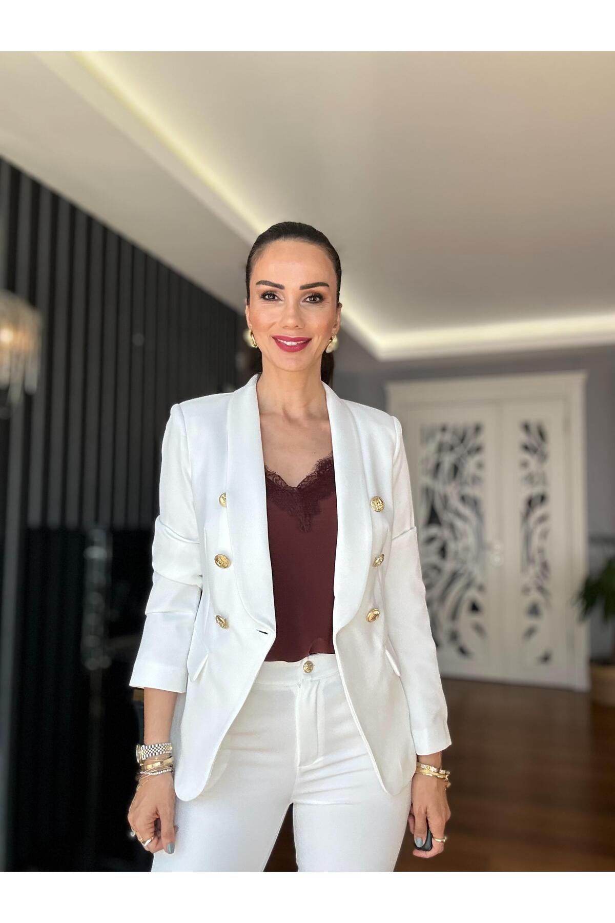 Atelier Derin Beyaz Gold Düğmeli Ceket