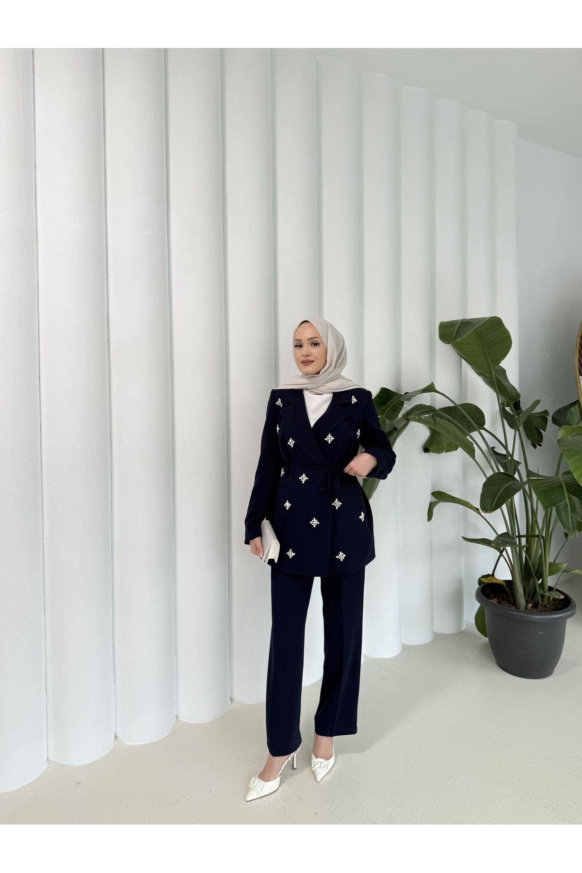 Melike Tatar Taşlı Ceketli Takım 32-2304