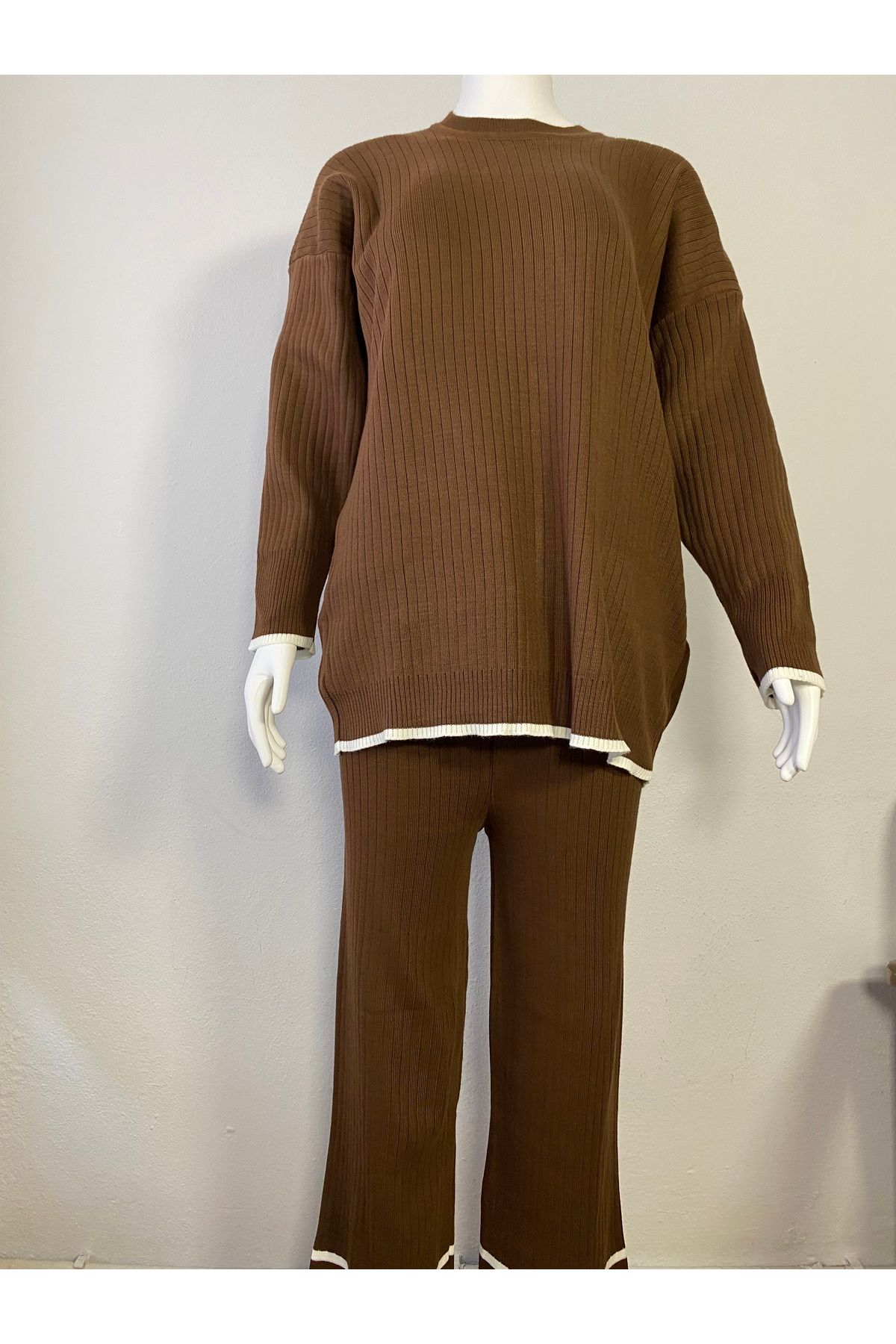 Butik Pantolonlu Triko Takım Kahverengi
