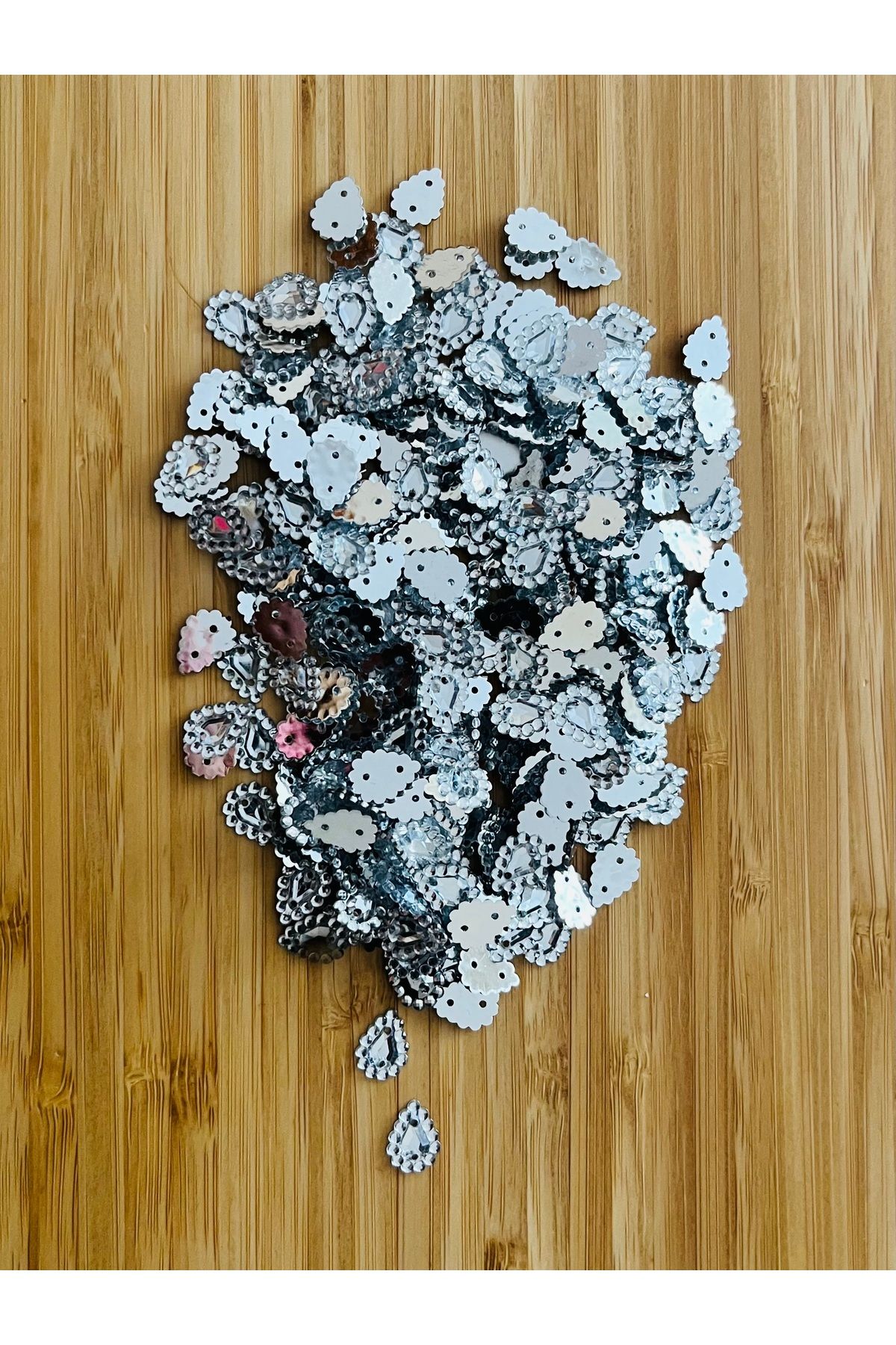 Öztürk Oya, Abiye Ve El Işleme Taş Görünümlü Plastik Damla Pul. Paket Içi 270 Adet. 20gr.