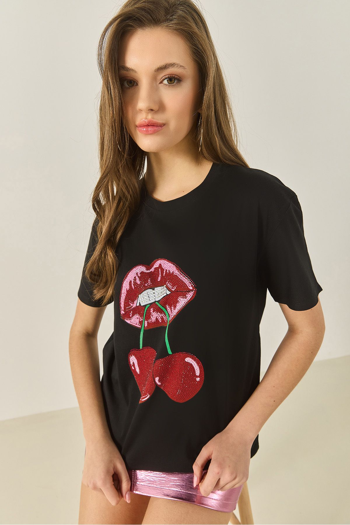 Bianco Lucci Kadın Cherry Lips Baskılı Taş Detaylı Normal Kalıp T-Shirt 4137 60283298