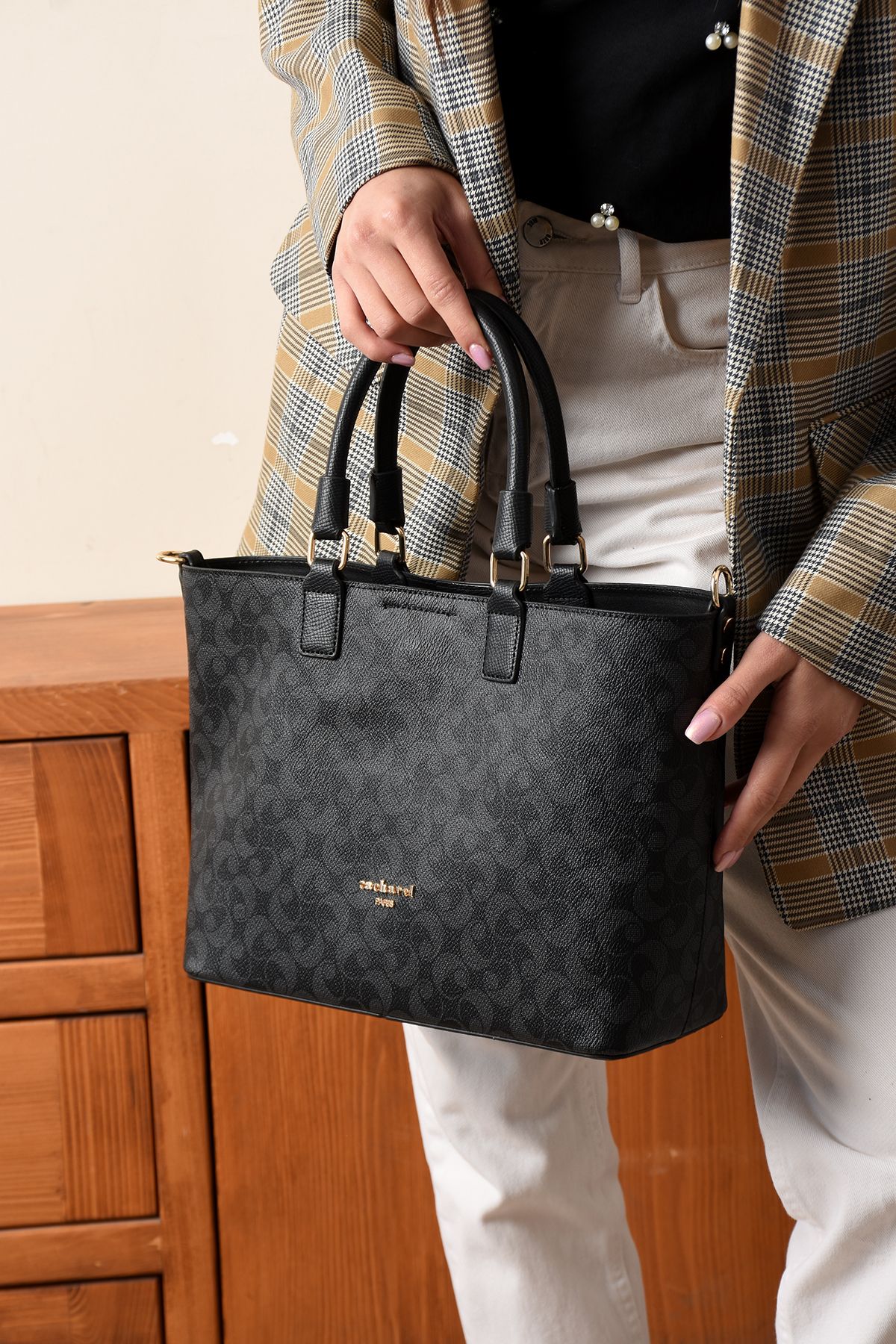 Cacharel Paris Kadın El Ve Omuz Çantası Monogram Kumaş