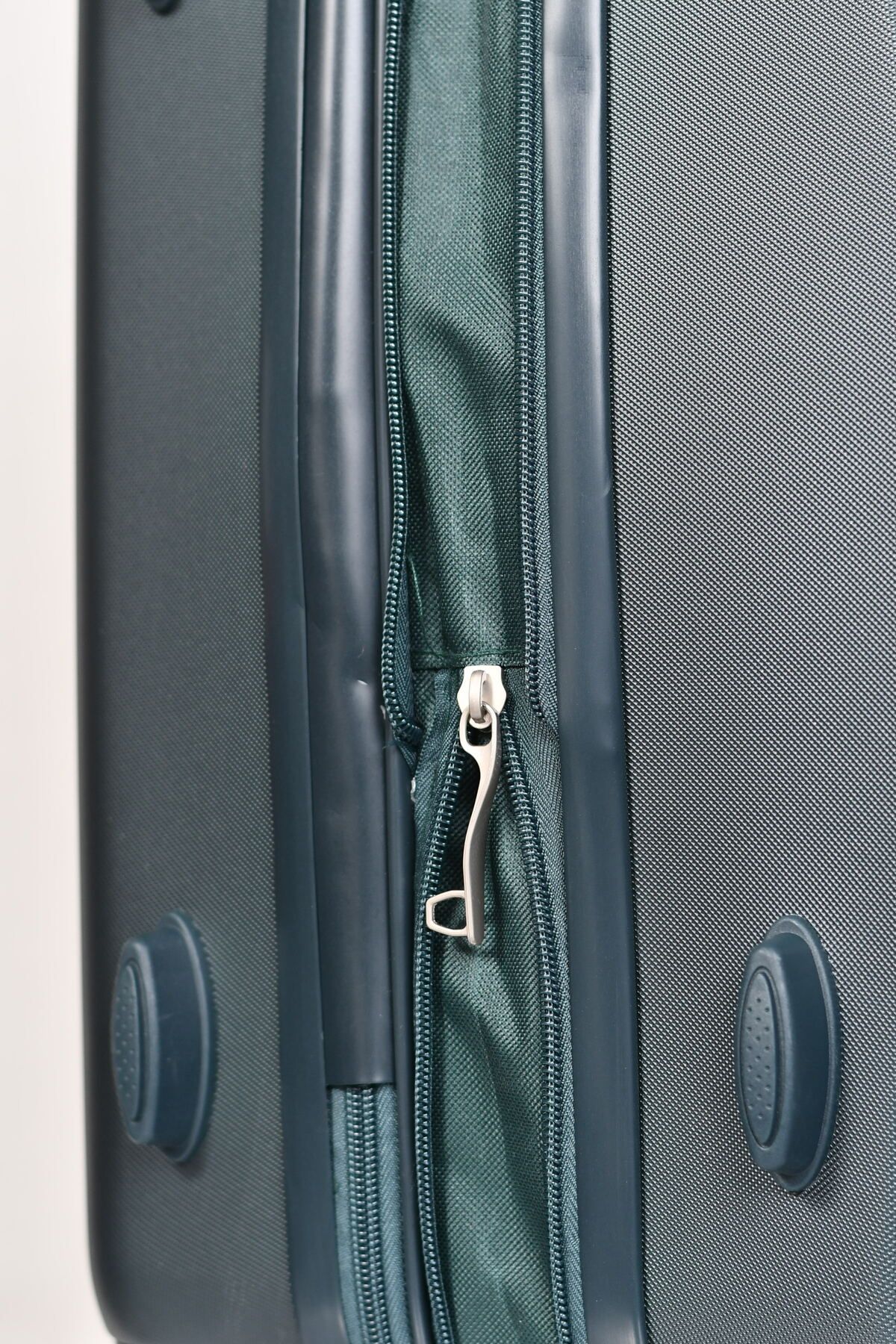 MORANO-Morano 4-Piece Luggage Set Durable and Lightweight Spinner Wheeled Suitcase with Numbered Security Lock 8