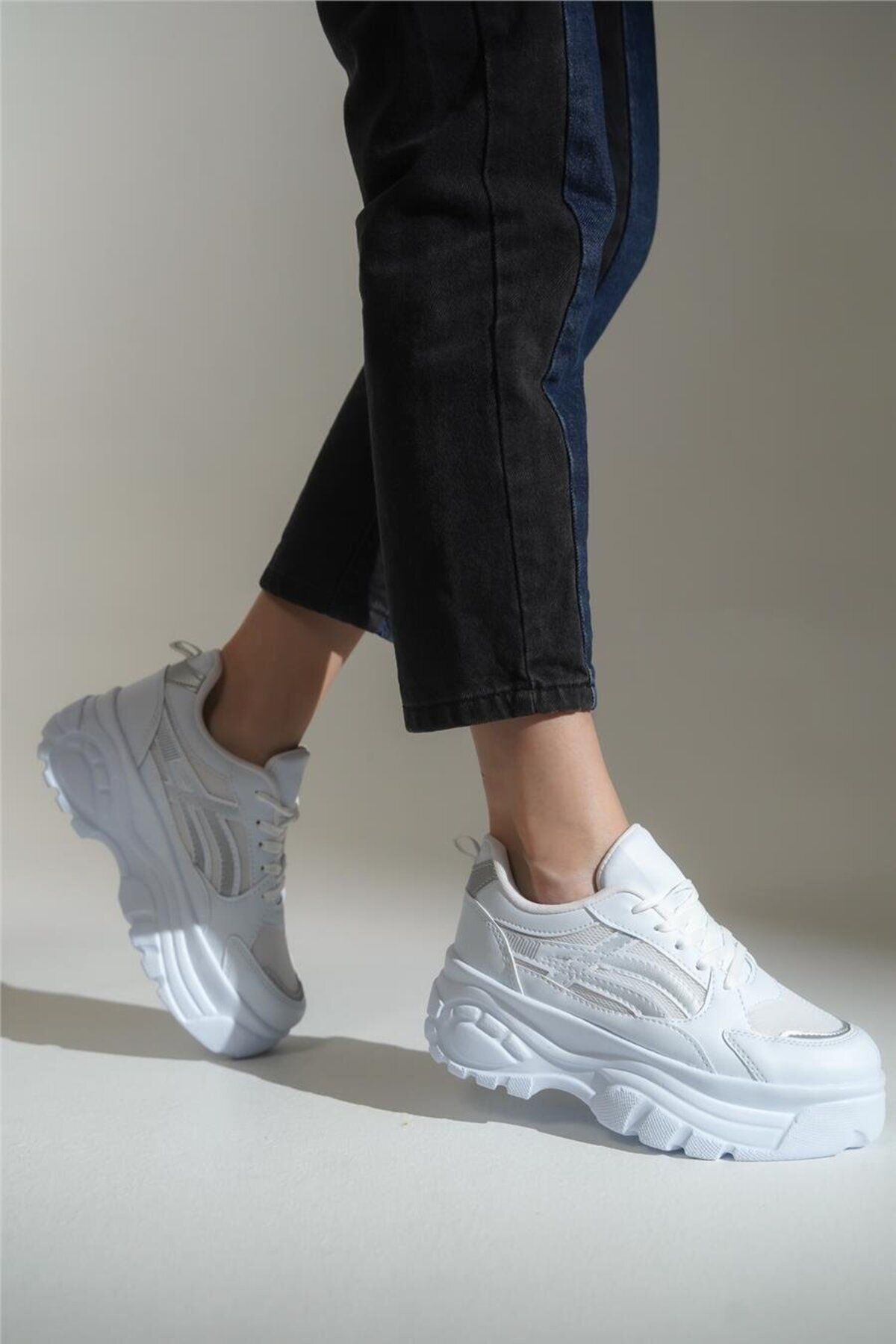lovitto Beyaz Yüksek Taban Bağcıklı Spor Sneaker