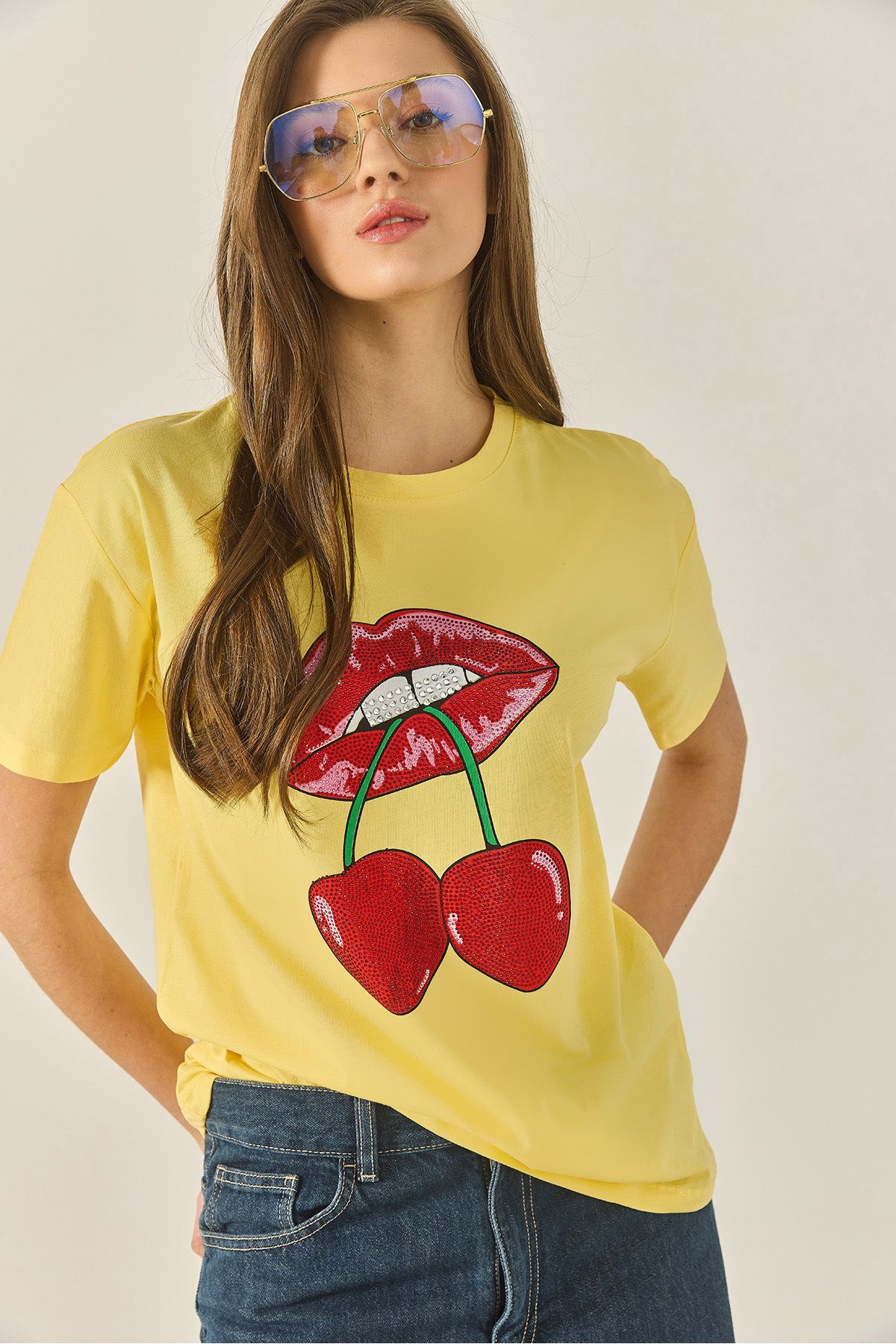 Bianco Lucci Kadın Cherry Lips Baskılı Taş Detaylı Normal Kalıp T-Shirt 4137 60283298