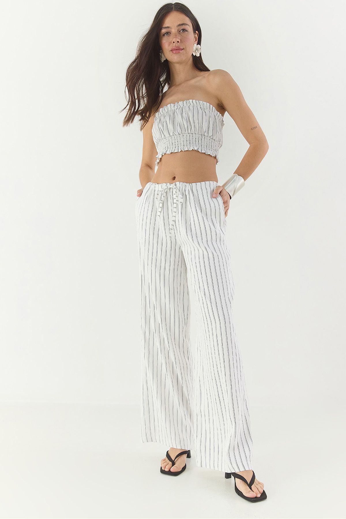 Bianco Lucci Kadın Çizgili Gipe Detaylı Crop Top Beli İpli Geniş Paça Pantolon Alt-Üst Takım 60283262