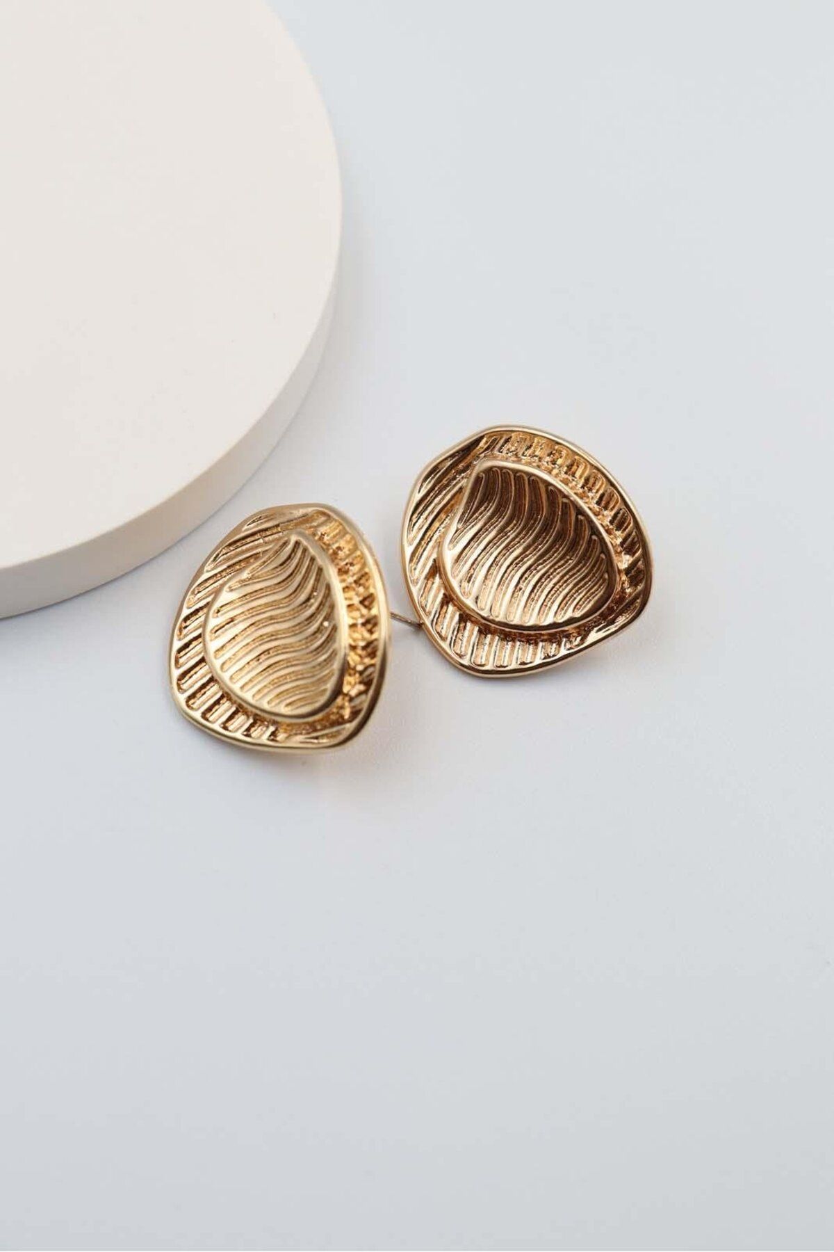 BY CANSU ACCESSORİES Silenzio Gold Küpe
