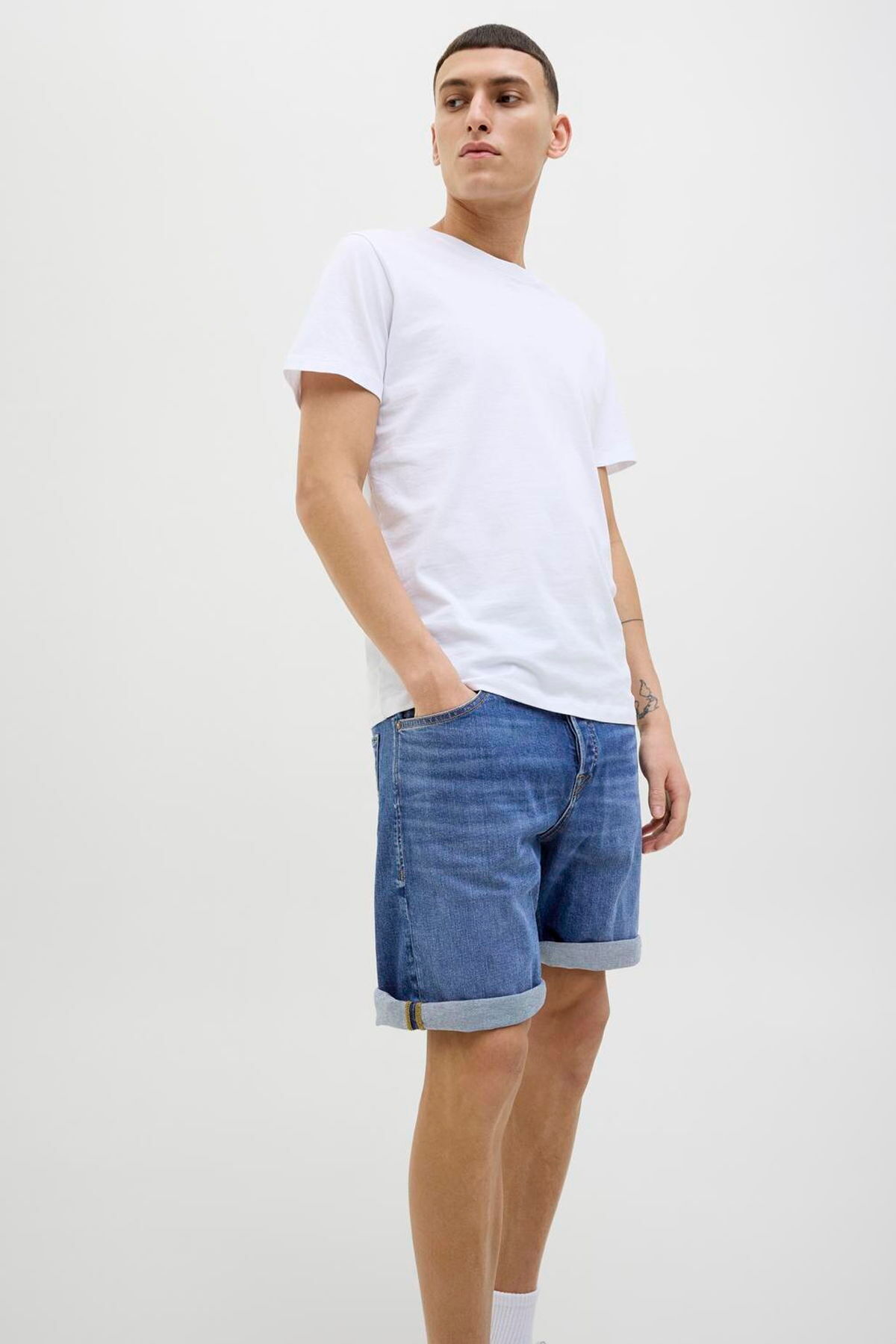 شلوارک مردانه راسته فاق نرمال | جک اند جونز Jack & Jones 12269612 - 2 - تصویر 4