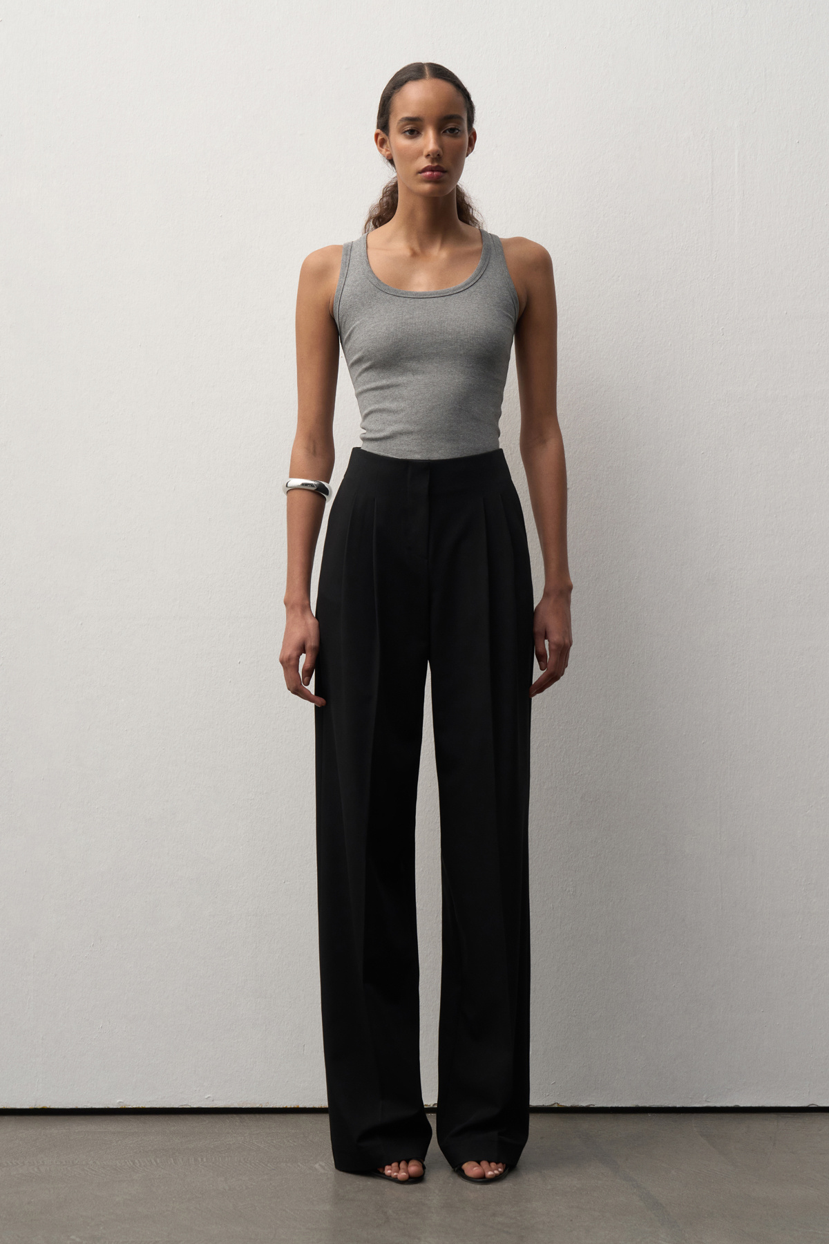 mathilda store-Women's Gray Crew Neck Ribbed Top 4