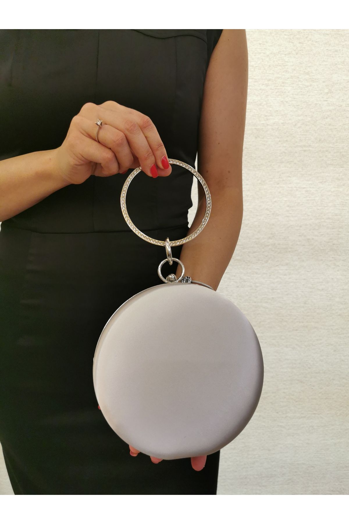 BEEGİ CONCEPT KADIN SATEN GÜMÜŞ ZİNCİRLİ YUVARLAK GECE,ABİYE,DÜĞÜN,NİŞAN ÇANTASI