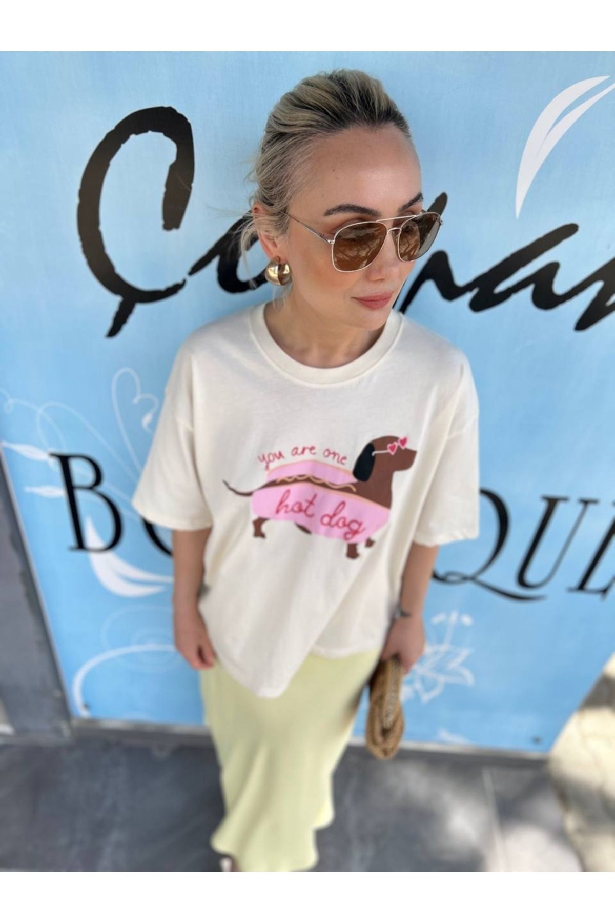 HANDE ÇOLPAN Bej Pembeli Köpek Baskılı Salaş T-shirt