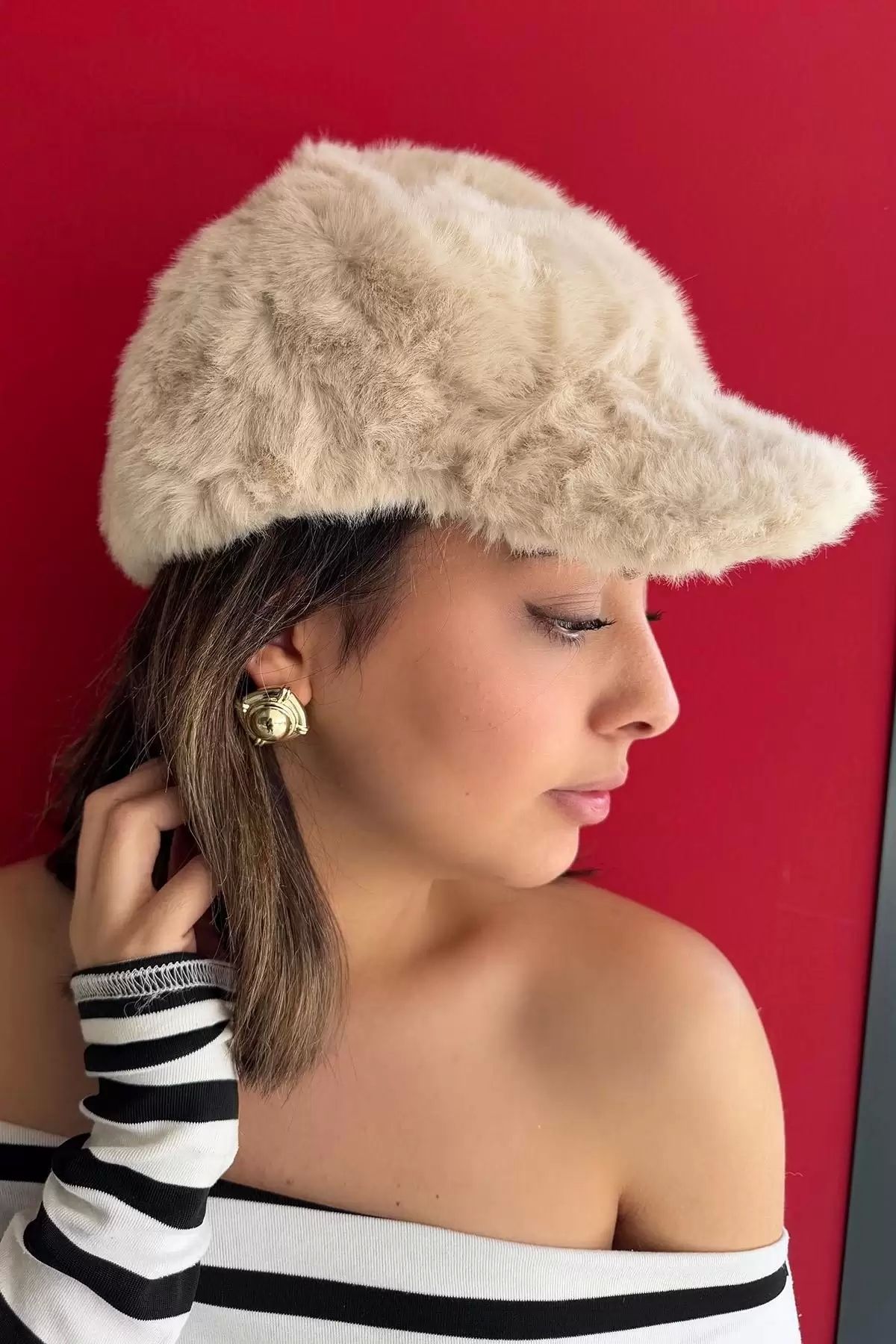 TakıDolabı Bej Renk Peluş Kasket Şapka