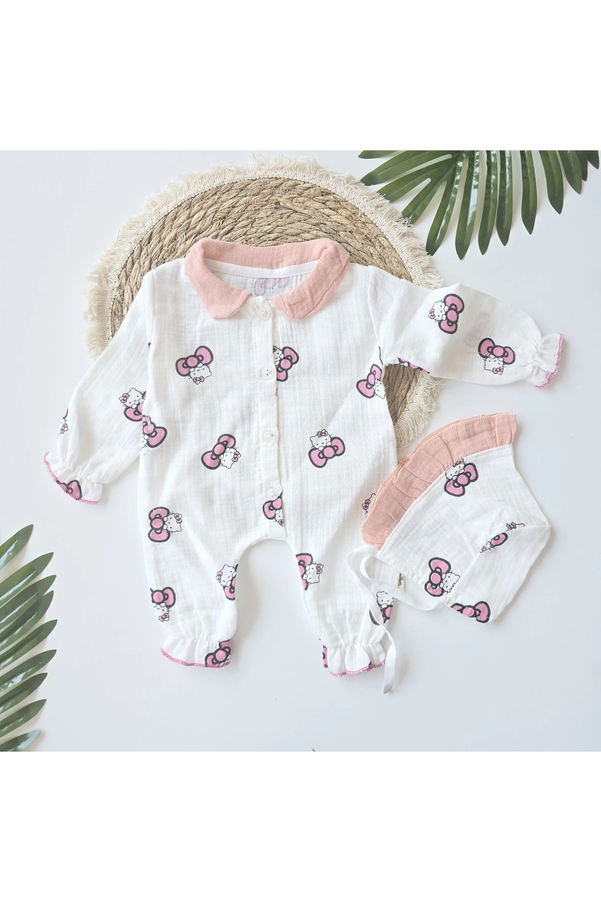 BEBEYOGİ Bebek Tulum Müslin Kumaş Hello Kitty Desenli Şapkalı 0-3 Ay