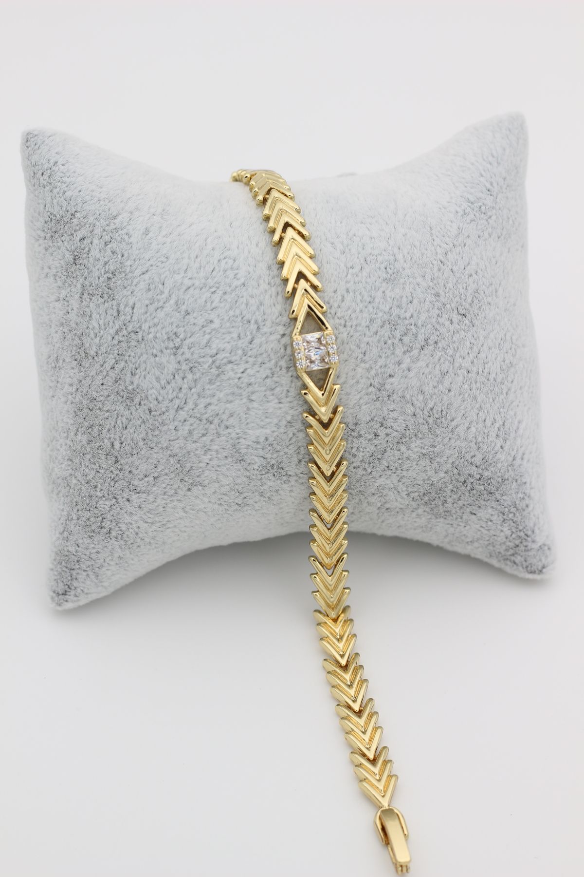 XUPING JEWELRY STİL İNCİSİ/XUPING JEWELRY ÜÇGEN ORTASI BAGET ZİRKON TAŞLI BİLEKLİK