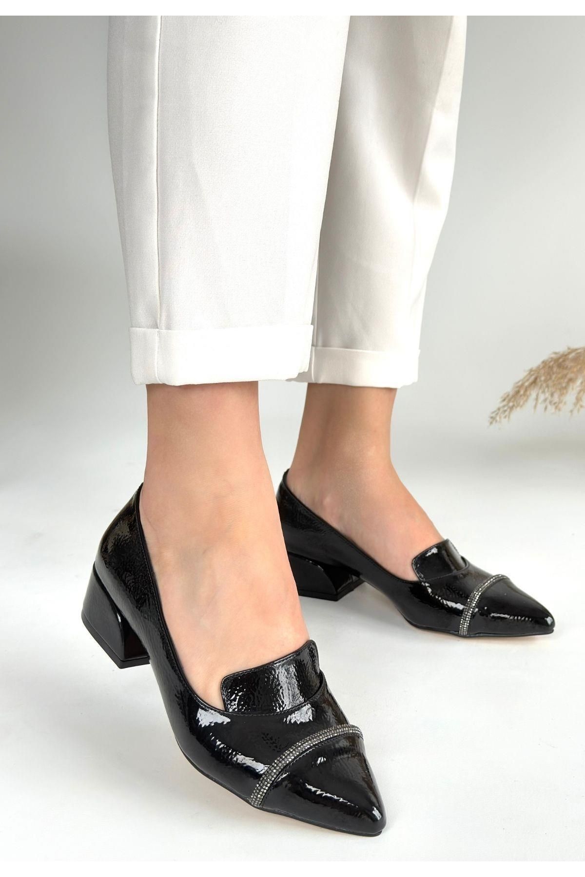 Nil Shoes Liina Siyah Rugan Topuklu Ayakkabı