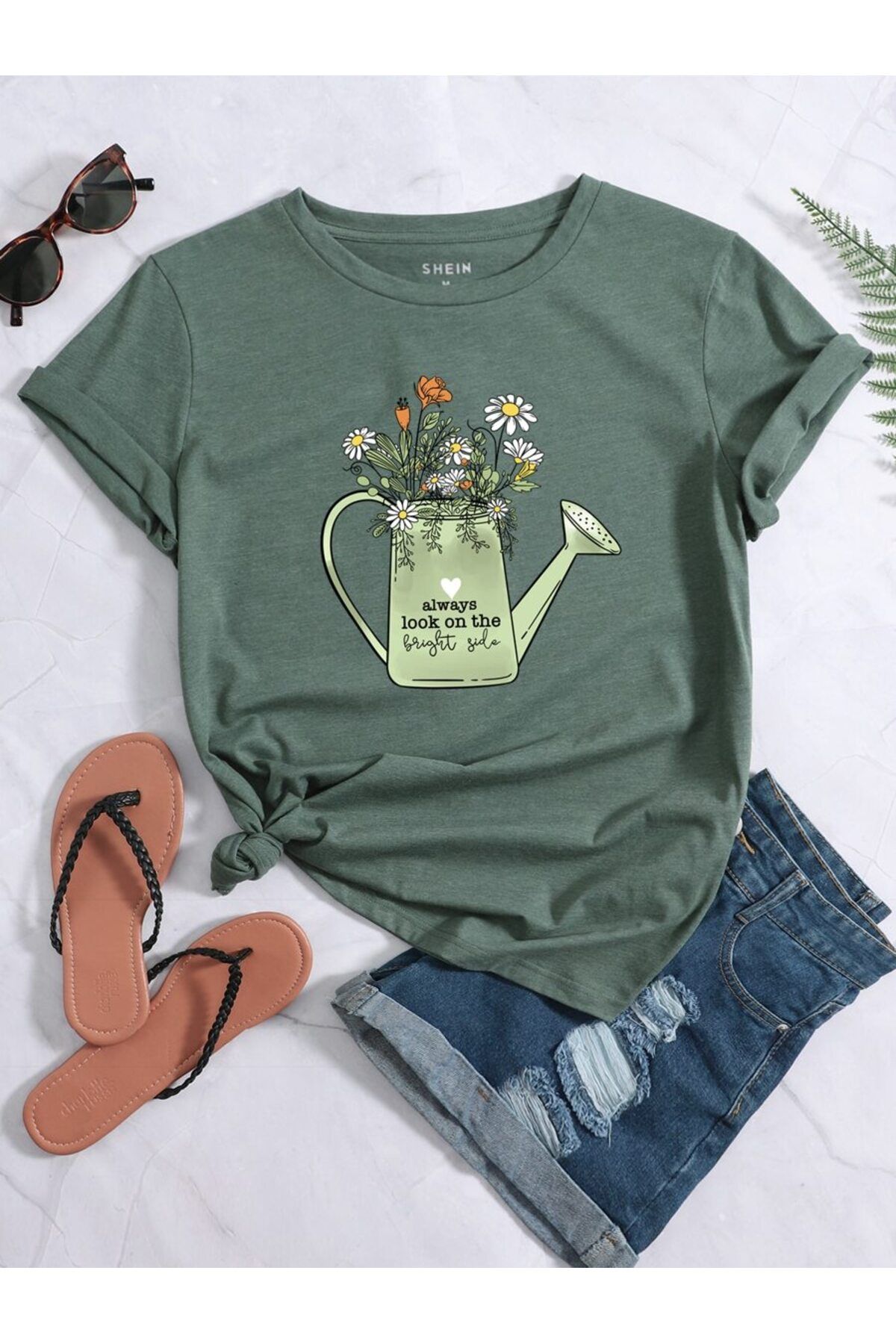 aynewmoda Çiçek ve logo baskılı, kısa kollu, yuvarlak yakalı tişört