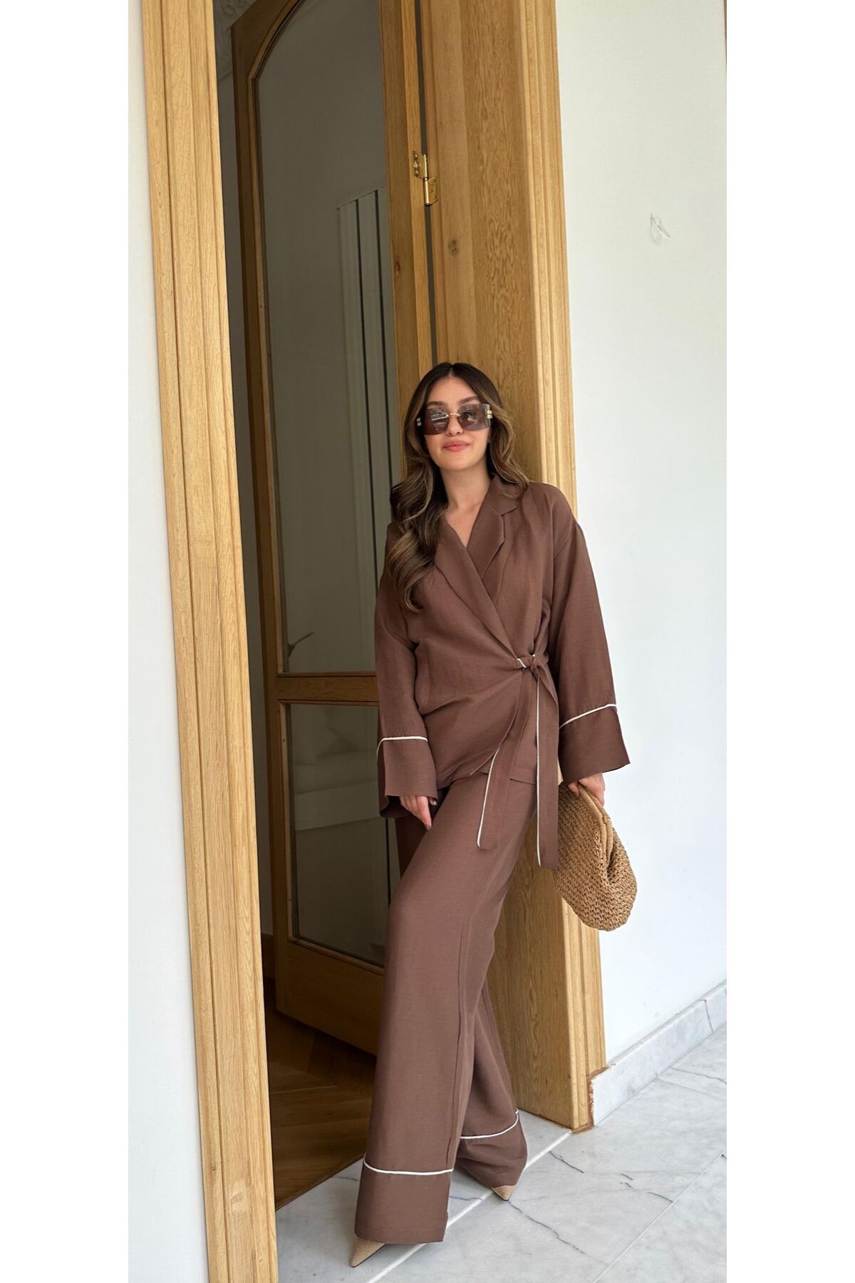 FEMMESTUDIO Kadın Kahverengi Bağcıklı Biye Detaylı Kimono Beli Lastikli Pantolon Takım