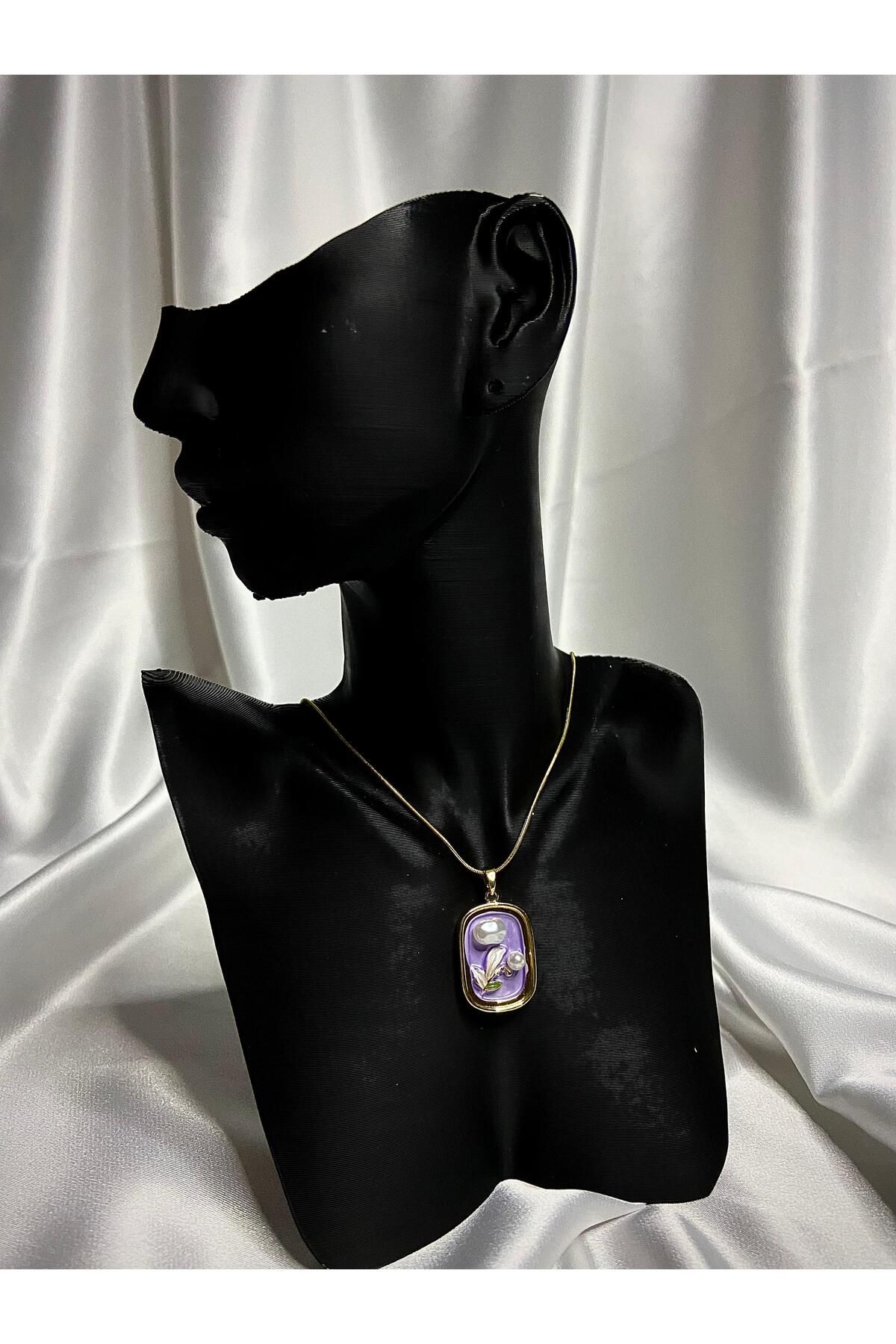L'Atelier Aurelia PEMBE ARKA PLANLI GÜL DETAY KOLYE