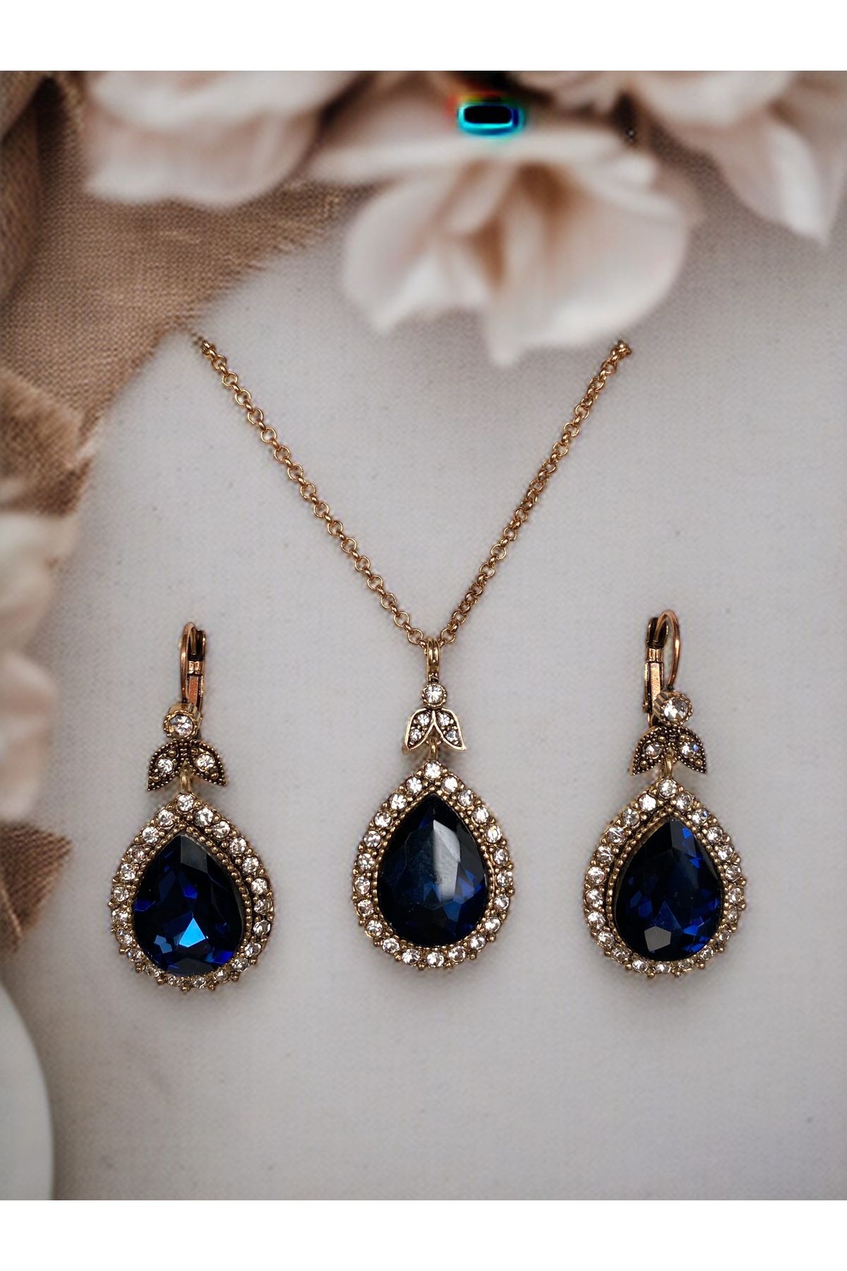 FAYRA ACCESSORIES Elmas Montür Kristal Taşlı Su Damlası Kolye ve Küpe Seti