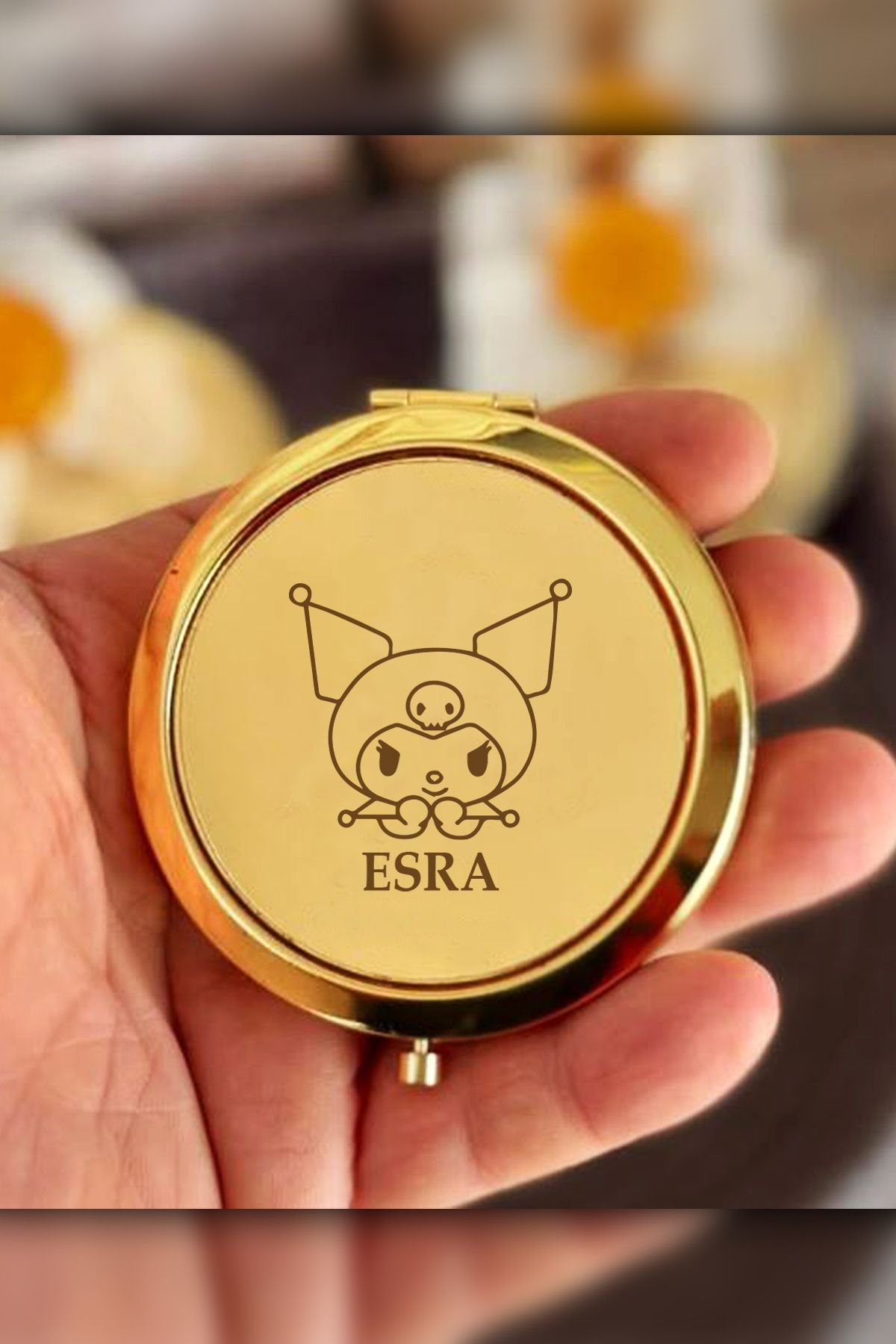 İŞTE BU Kişiye Özel İsimli Kuromi Baskılı Daire Metal Ayna Çanta, Cep ve Makyaj Aynası