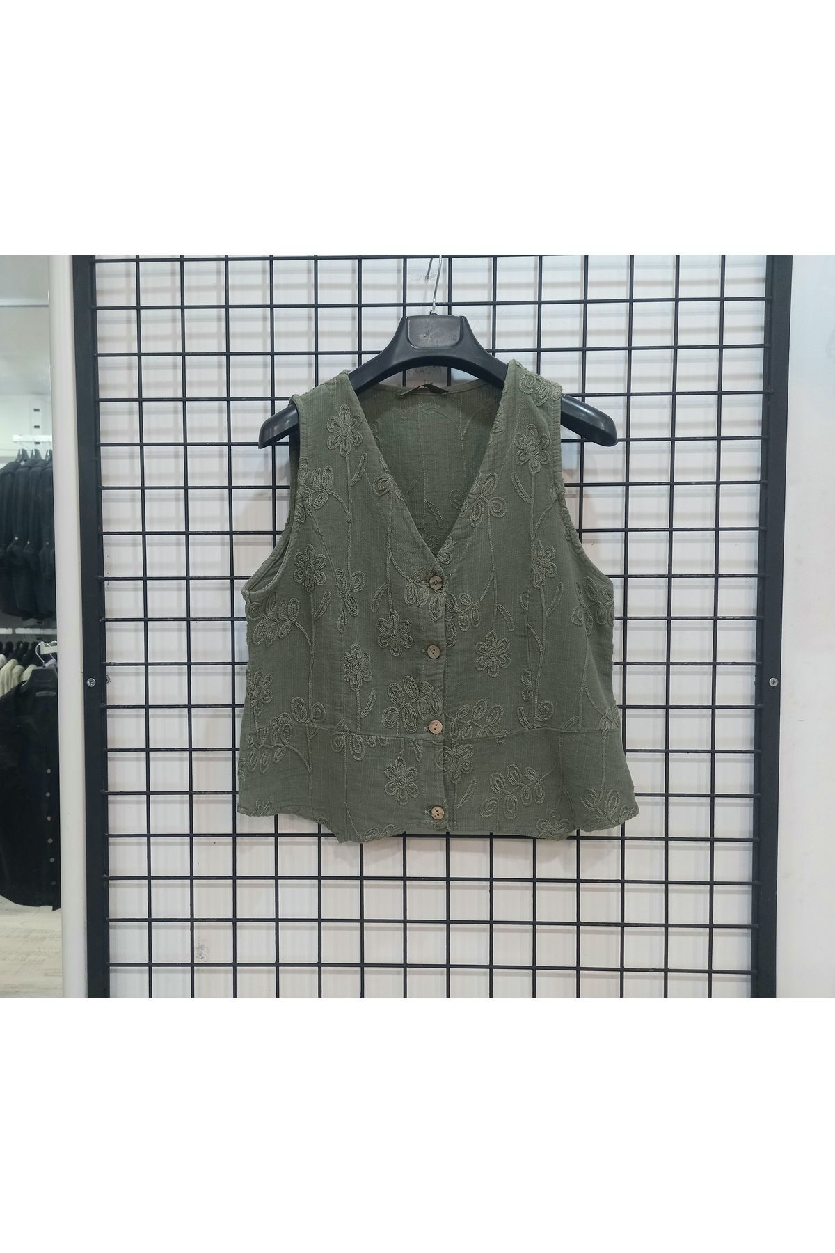 Butik Şans Nakış Detaylı Düğme Kapamalı Yelek