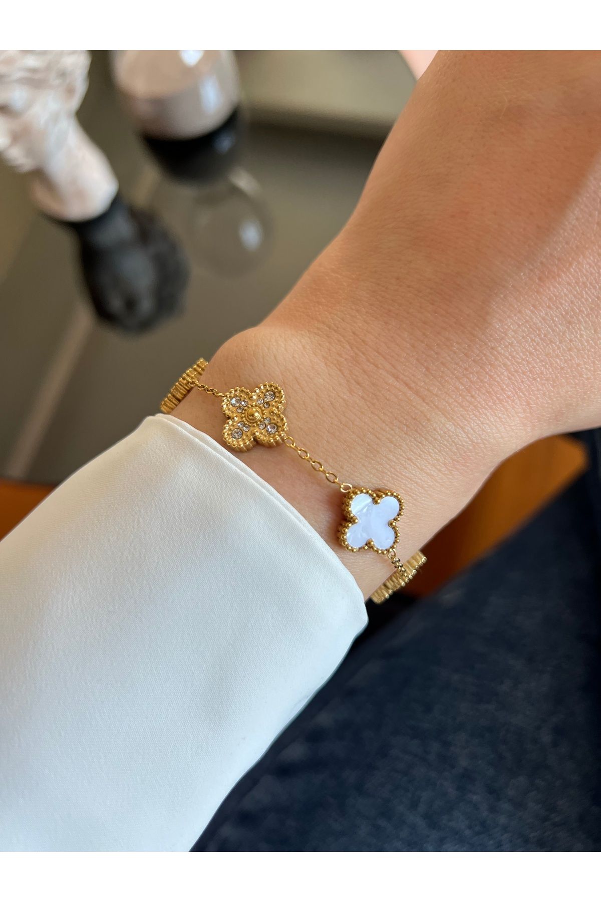 CEMREBUJİTERİ Zirkon Taşlı Çift Renk Beyaz-Gold Van Cleef Bileklik
