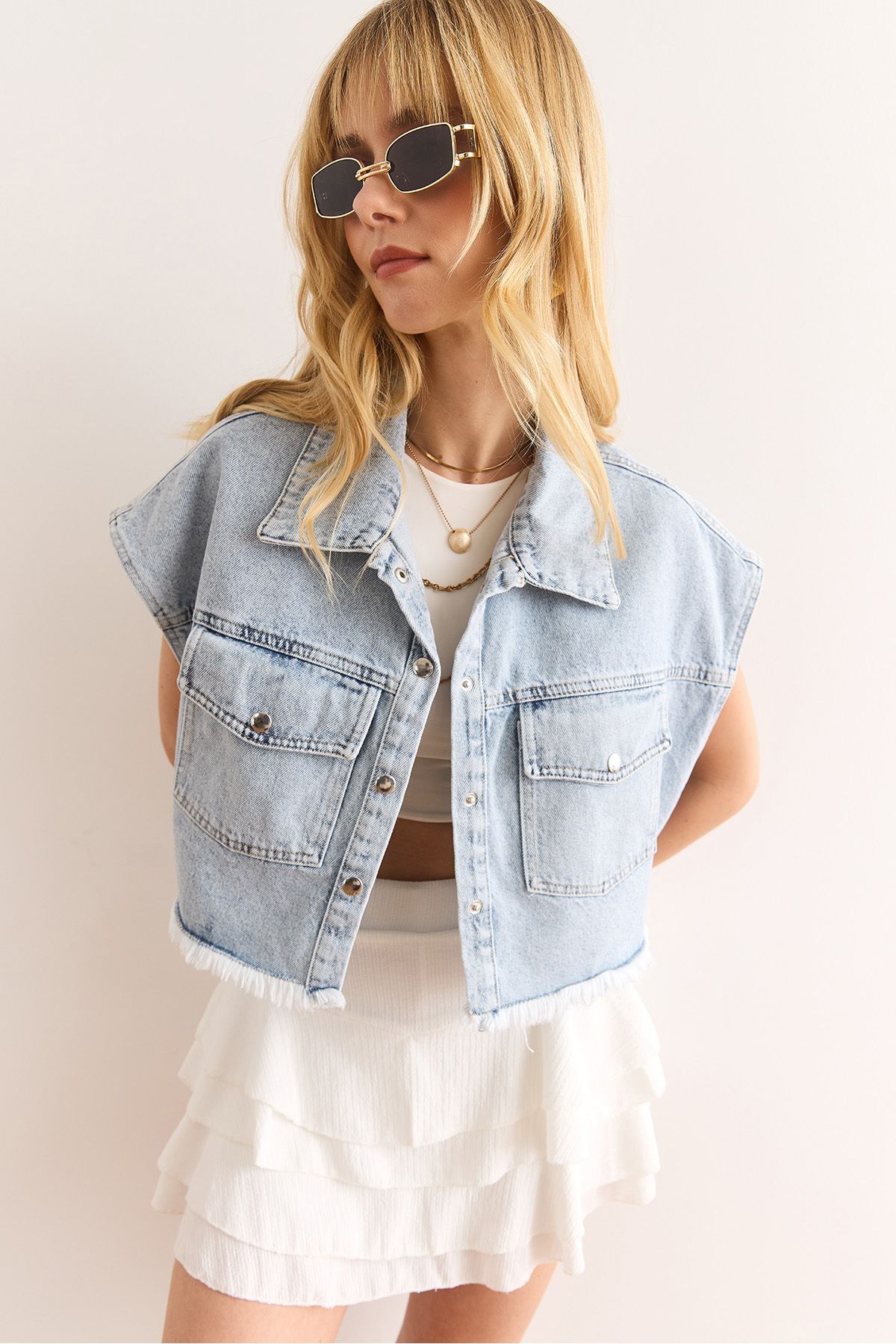Olalook Kadın Mavi Cepli Püskül Detaylı Yarasa Crop Denim Yelek YLK-19000067