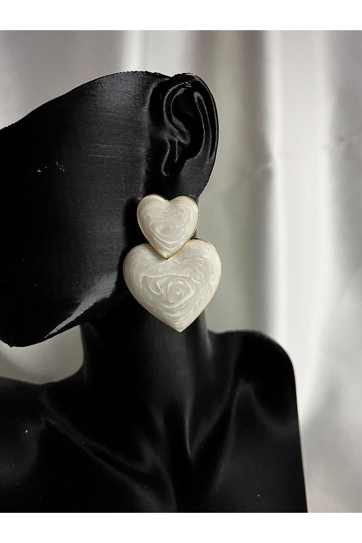 L'Atelier Aurelia BEYAZ MERMER GÖRÜNÜMLÜ KÜPE