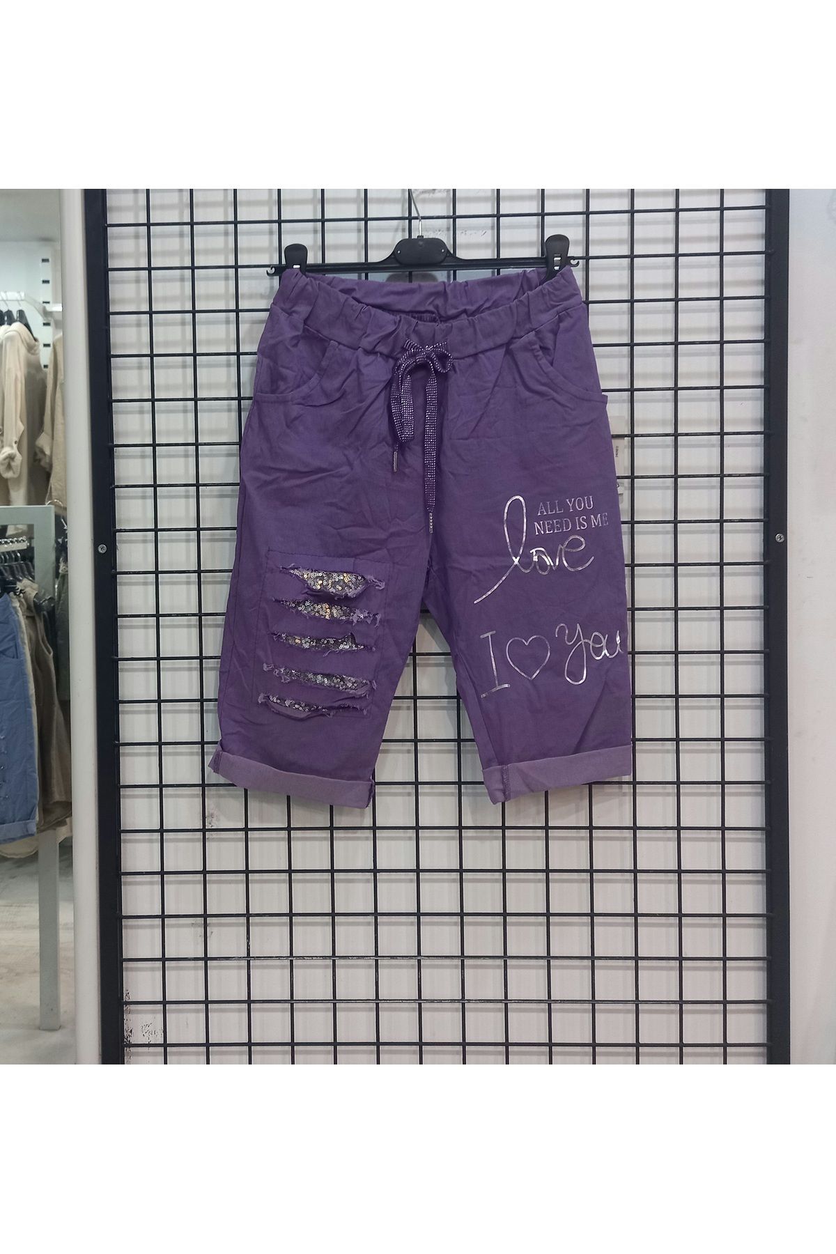 Butik Şans Pul Payet Detaylı Cepli Esnek Yapılı İtalyan Şort