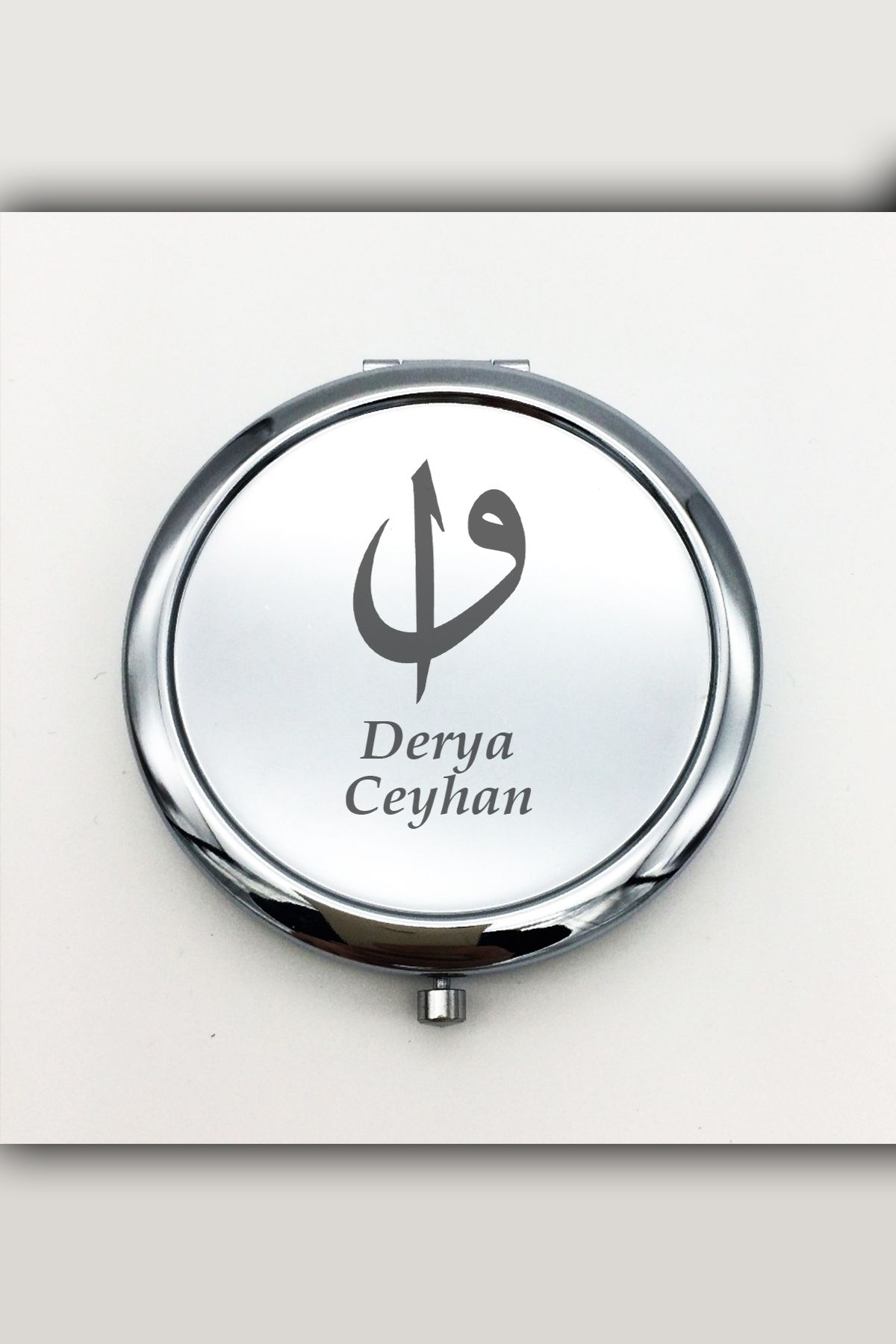 İŞTE BU Kişiye Özel İsimli Vav ve Elif Baskılı Daire Metal Ayna Çanta, Cep ve Makyaj Aynası