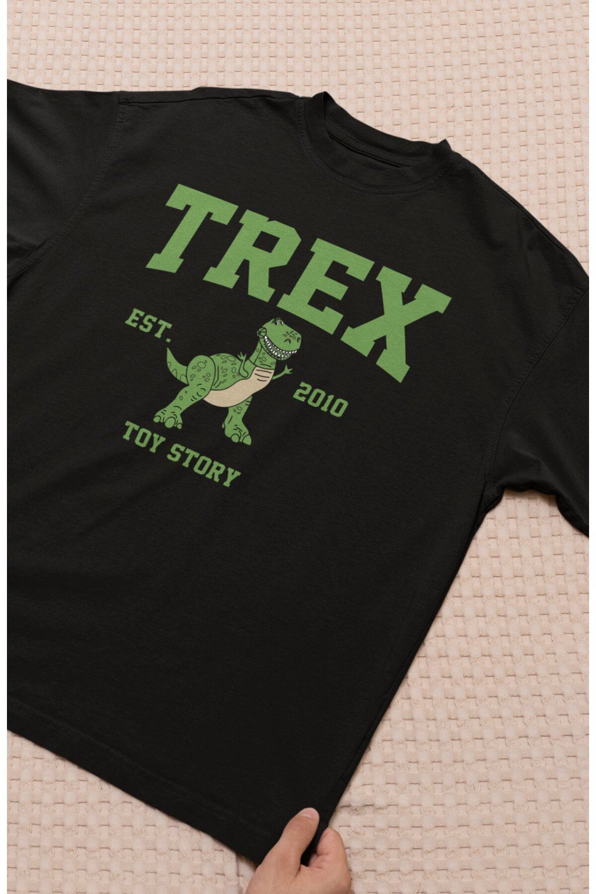 Fuddy Moda Unisex Toy Story Trex Est 2010 Baskılı Tişört, Oversize Oyuncak Hikayesi Temalı T-Shirt