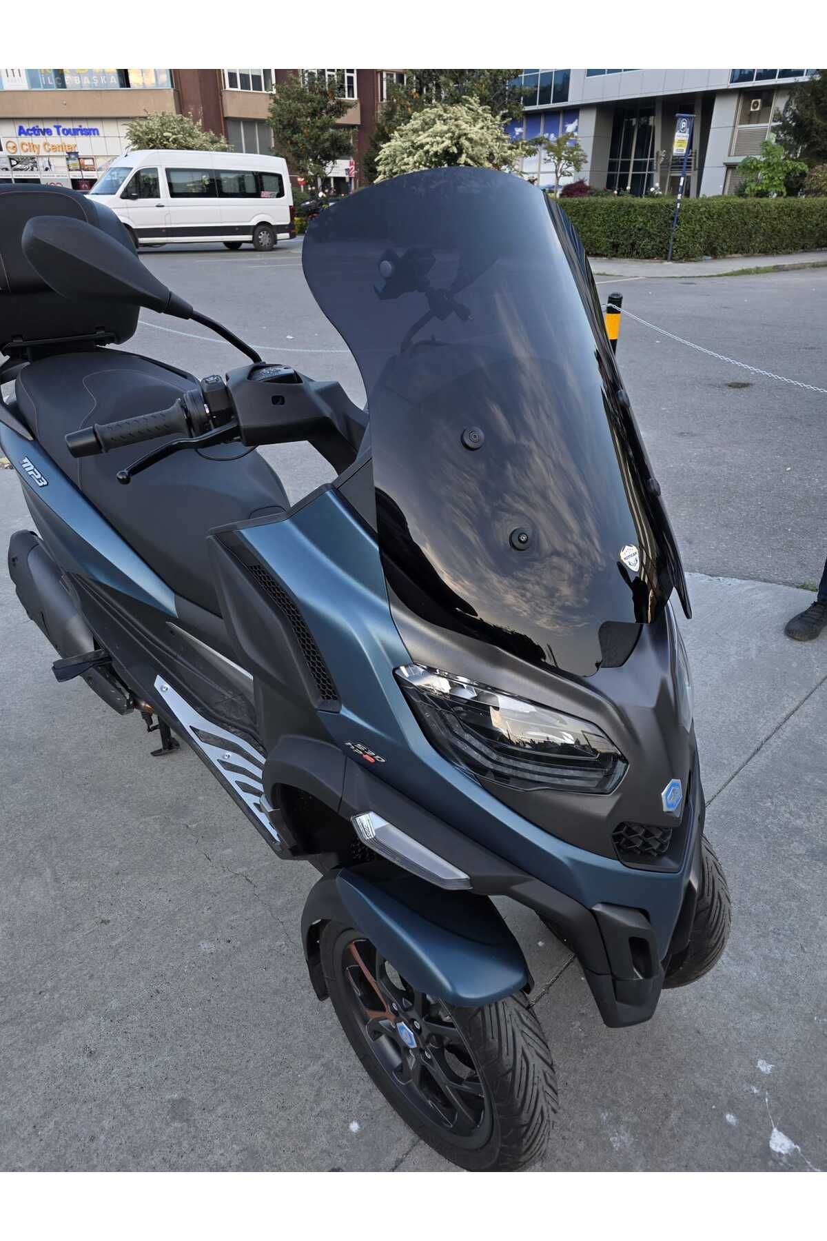 Piaggio MP3 530 Siperlik Ön Cam 2023-2025 Model 60cm Siyah Renkli 4mm ORTA BOYLU