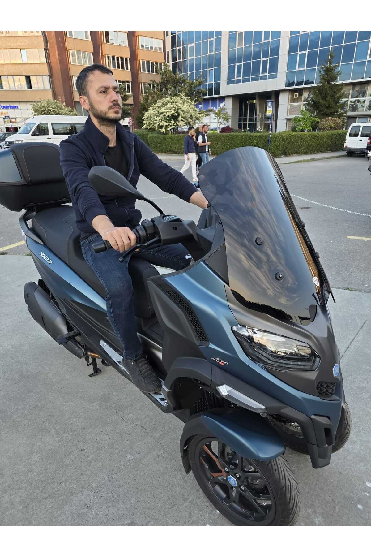 Piaggio MP3 530 Siperlik Ön Cam 2023-2025 Model 60cm Siyah Renkli 4mm ORTA BOYLU