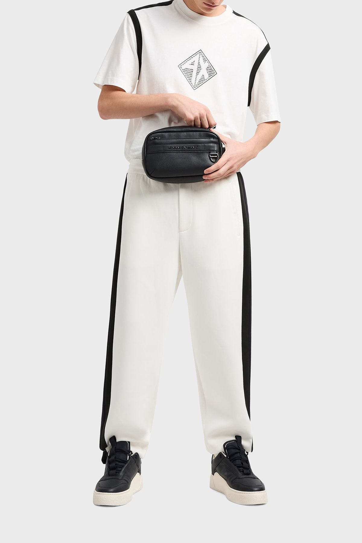 کیف دستی مردانه زیپ با لوازم آرایشی آرم XM000255 AF11925 UC001 Armani Exchange