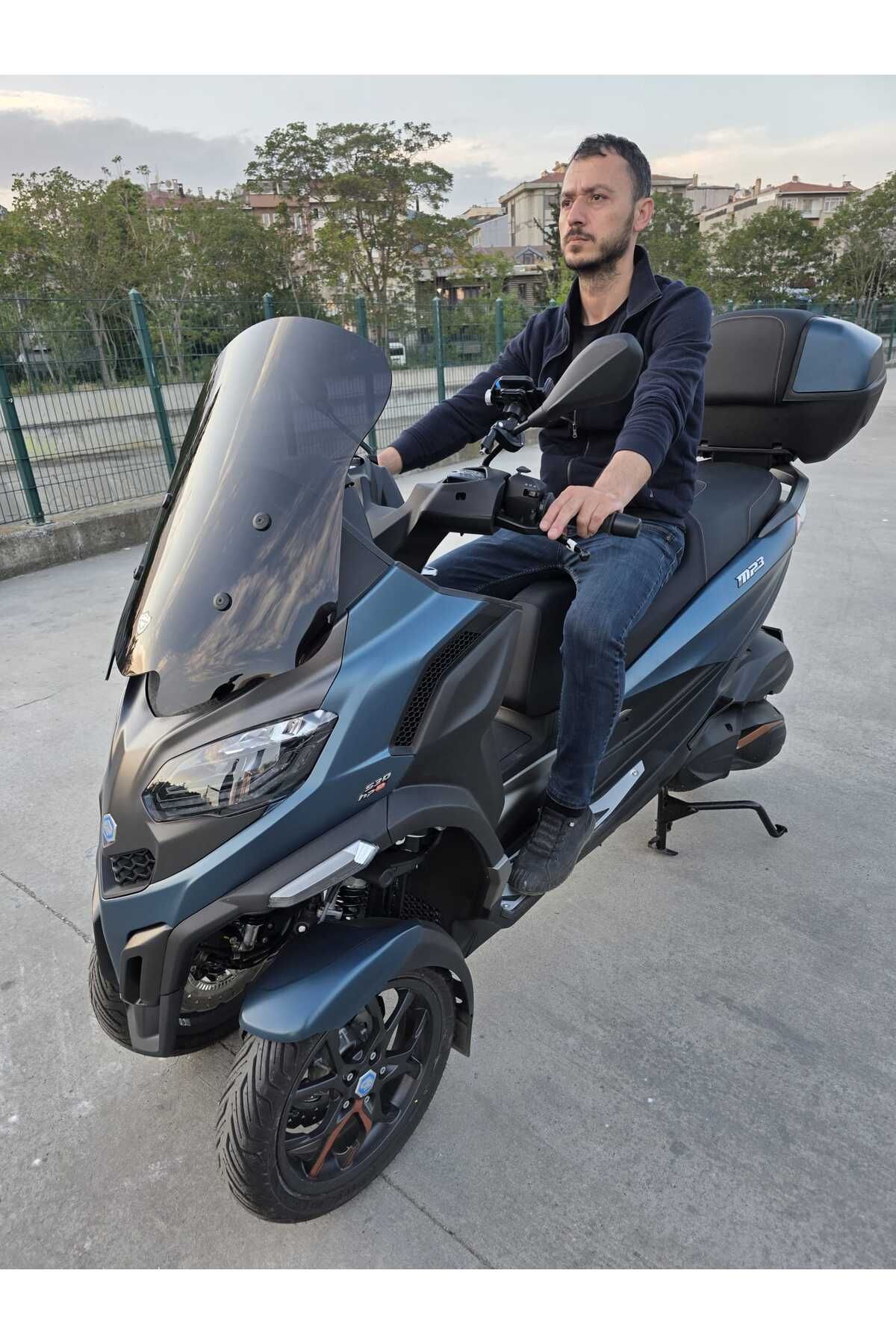 Piaggio MP3 530 Siperlik Ön Cam 2023-2025 Model 60cm Siyah Renkli 4mm ORTA BOYLU