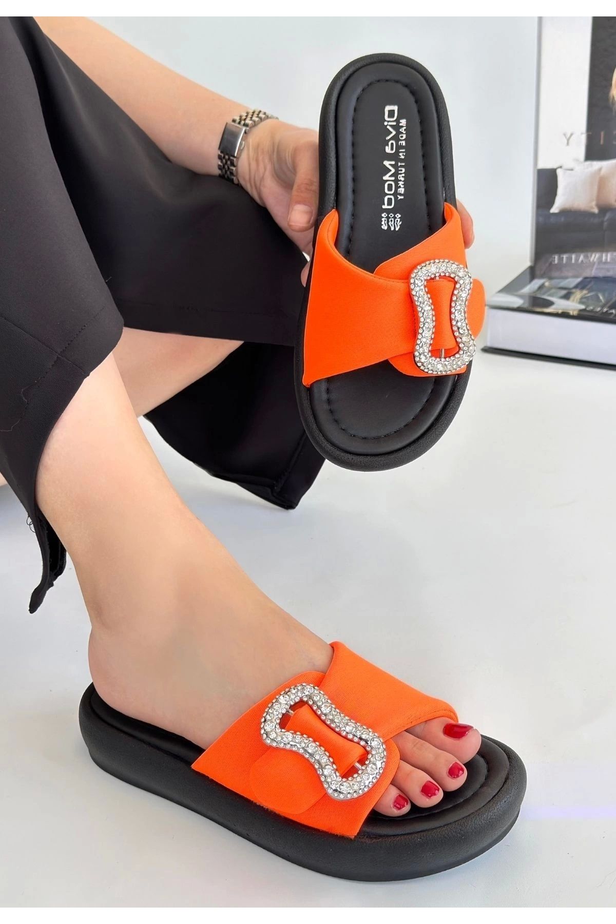 HACESHOP Rale Turuncu Saten Tokalı Terlik
