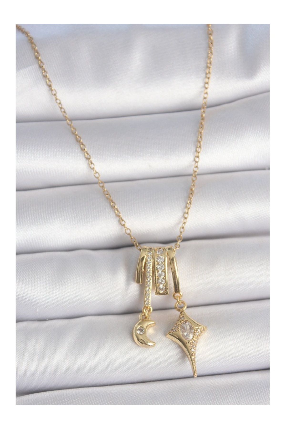 Clariss 316L Çelik Gold Renk Zirkon Taşlı Sallantı Ay Yıldız Figür Charm Kadın Kolye
