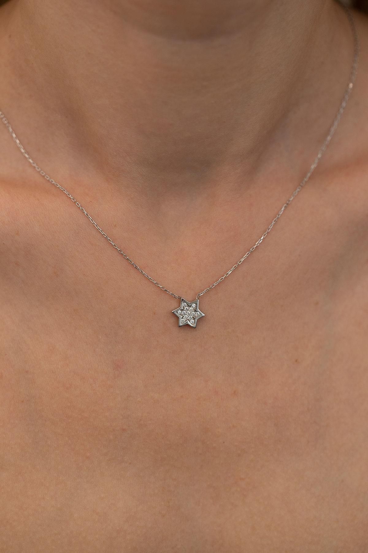 Ninova Silver Altı Köşeli Yıldız Model Gümüş Zirconia Kolye