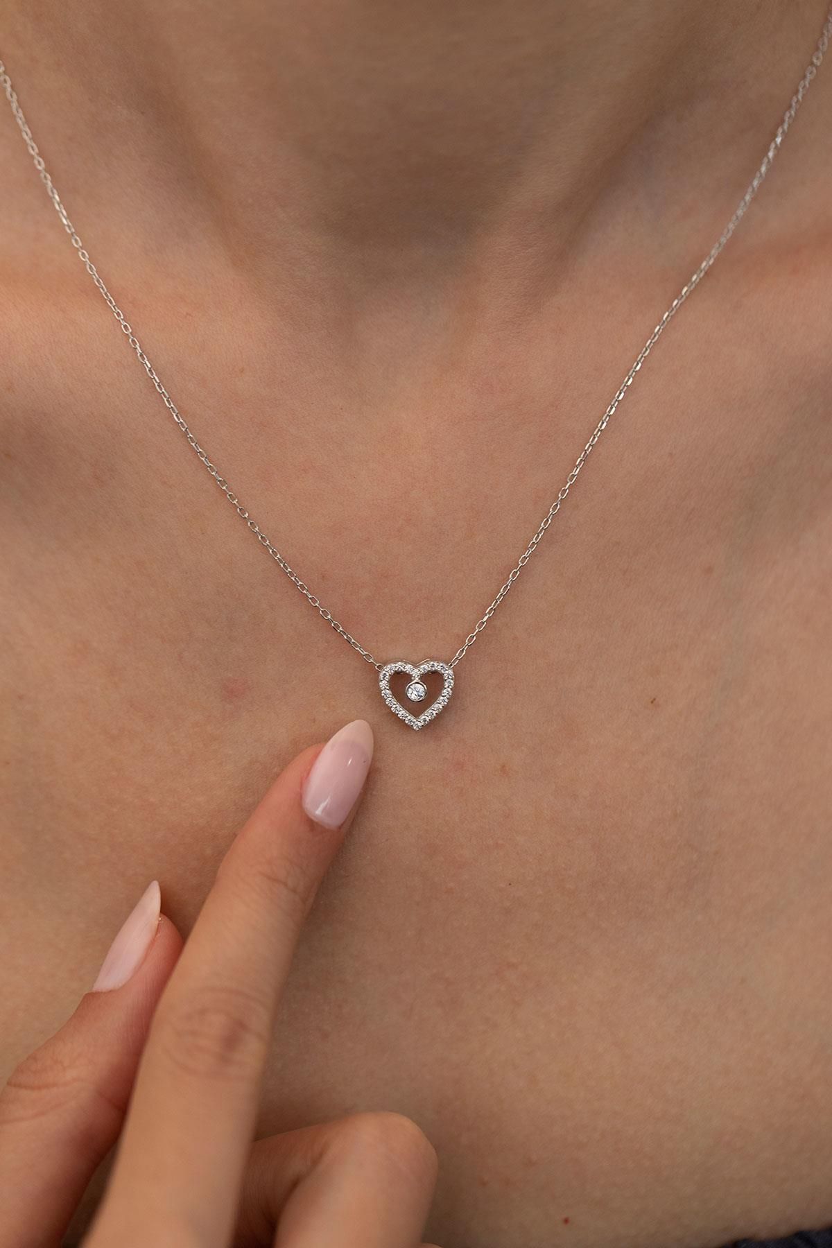 Ninova Silver Kalp ve Tektaş Model Gümüş Zirconia Kolye