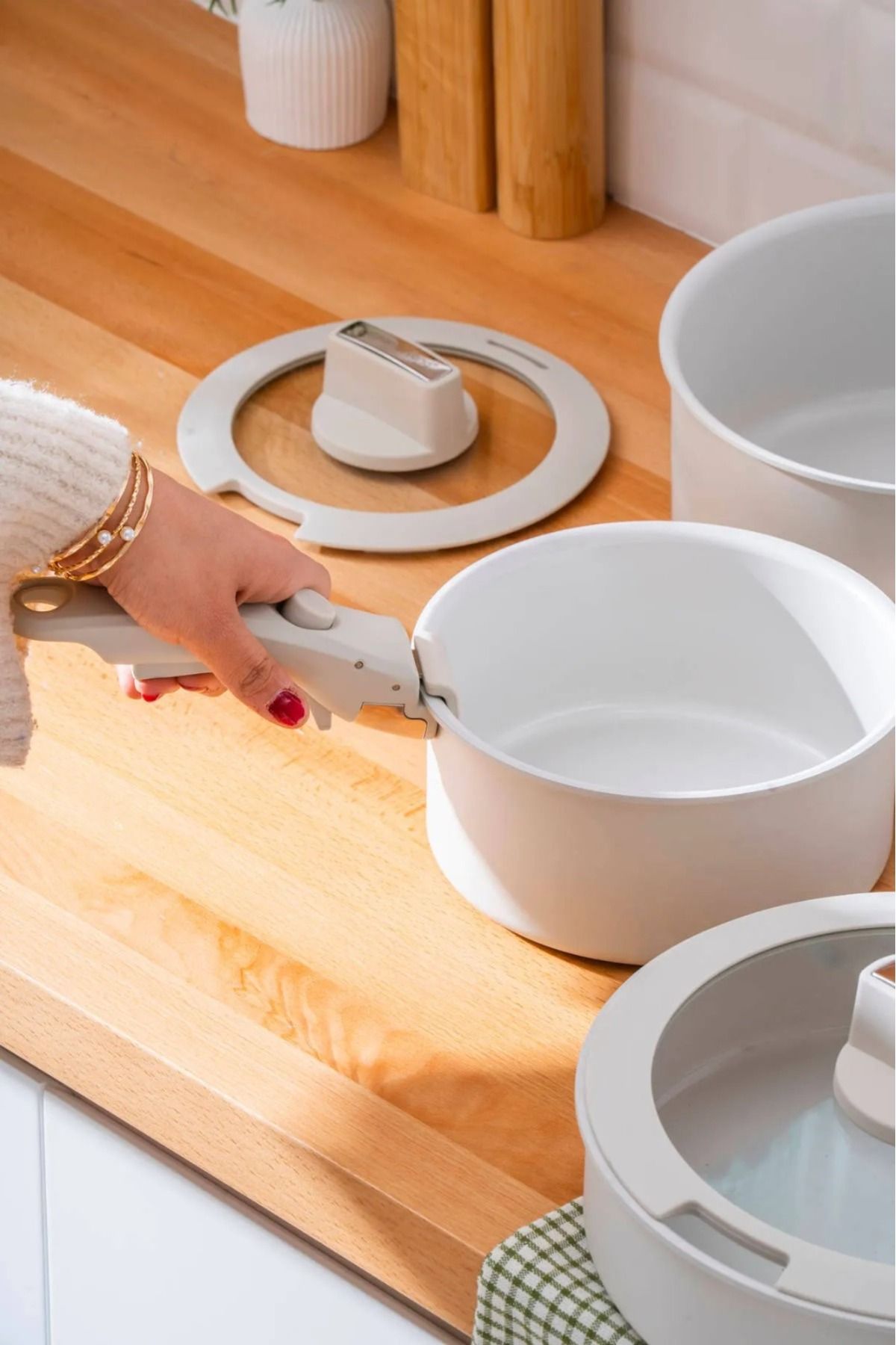 Onedekor-Ultimate Pro 9 Piece Snap on Cooking and Storing Cookware Set with Handles 6