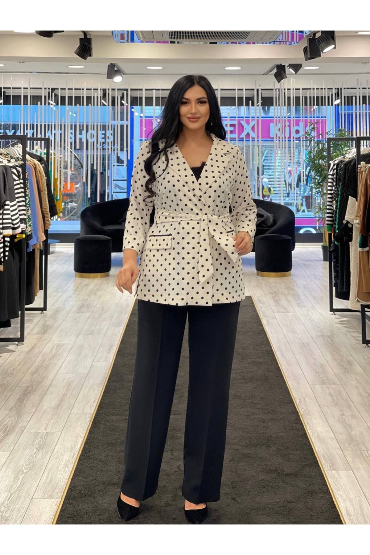 Yeşilmoda Takım,Üst ve alt set,krep kumaş,,Astarlı,Fermuarlı ve düğmeli,puantiyeli,Yüksek kalite,Kemerli
