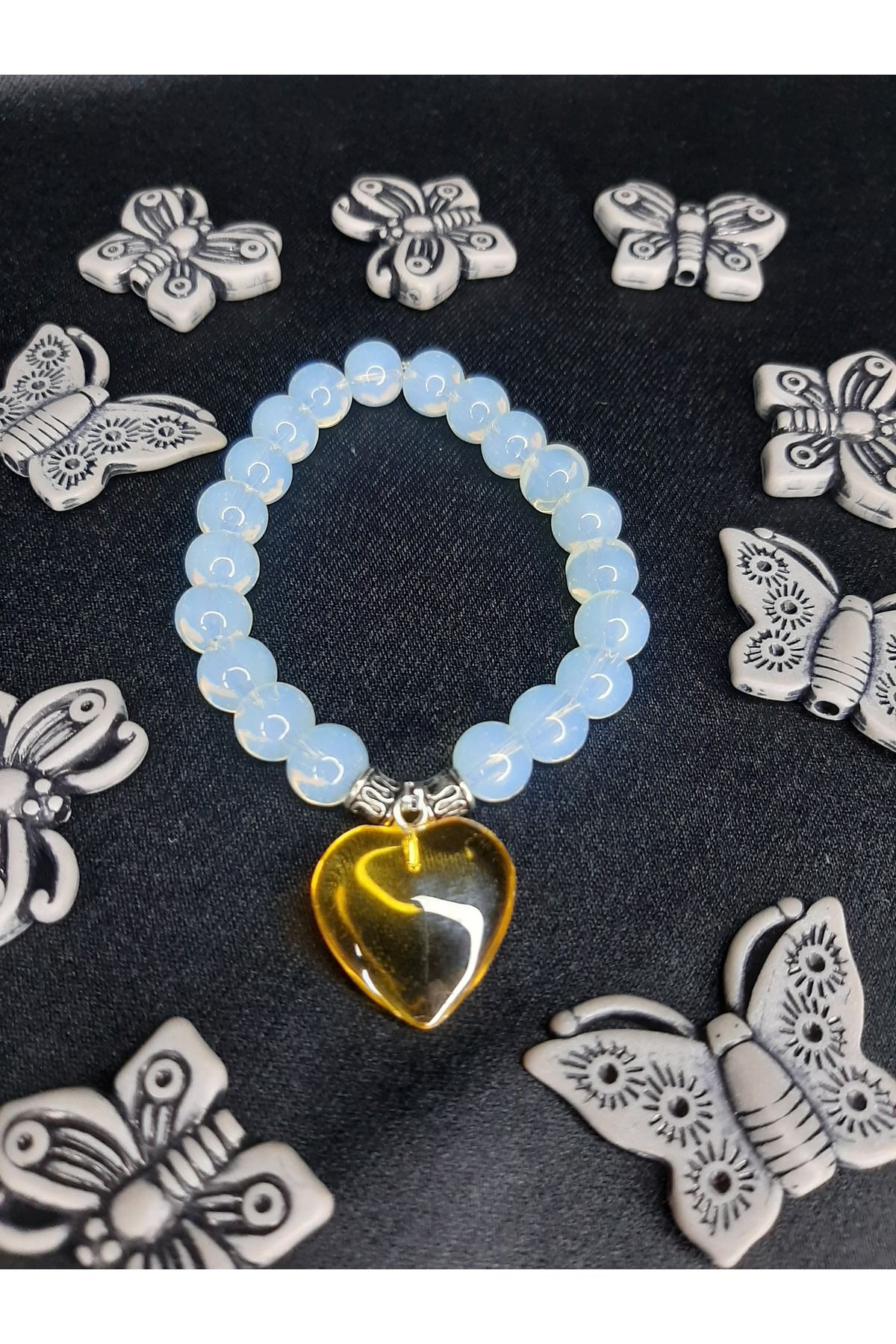 makadi El Yapımı Opal Görünümlü Boncuklu Bileklik – Sarı Kalp Charm Detaylı