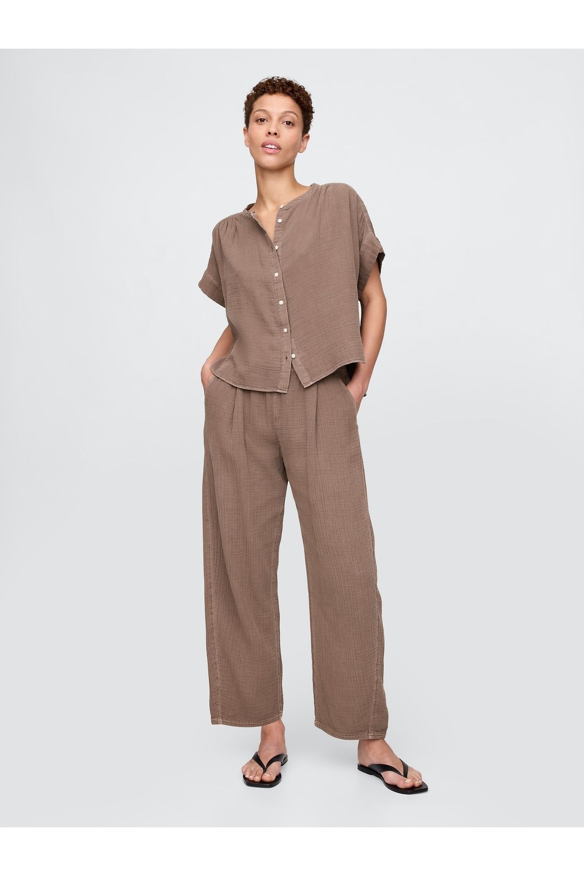 GAP Kadın Kahverengi Crinkle Gauze Easy Barrel Pantolon