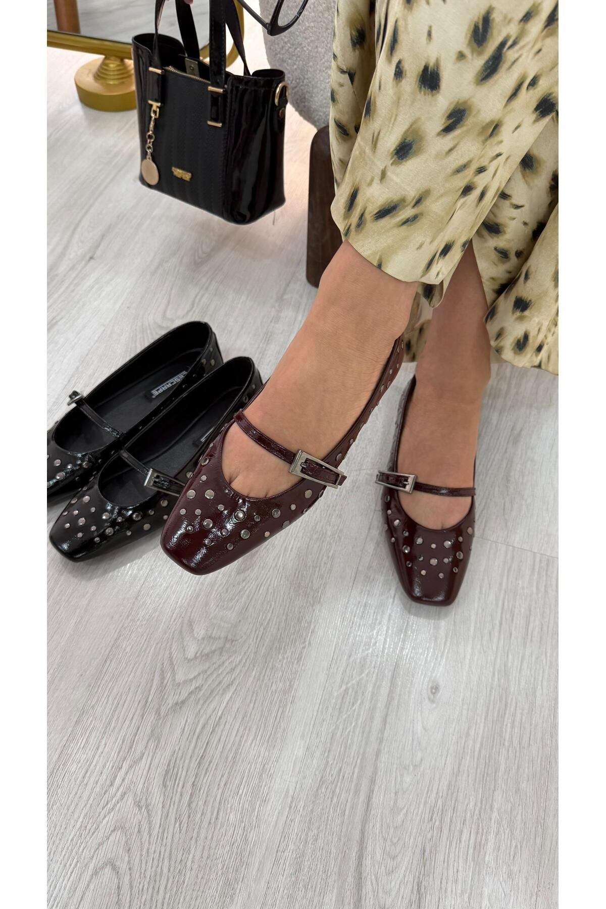by emine eren emotion shoes Siyah Zımbalı Rugan Babet