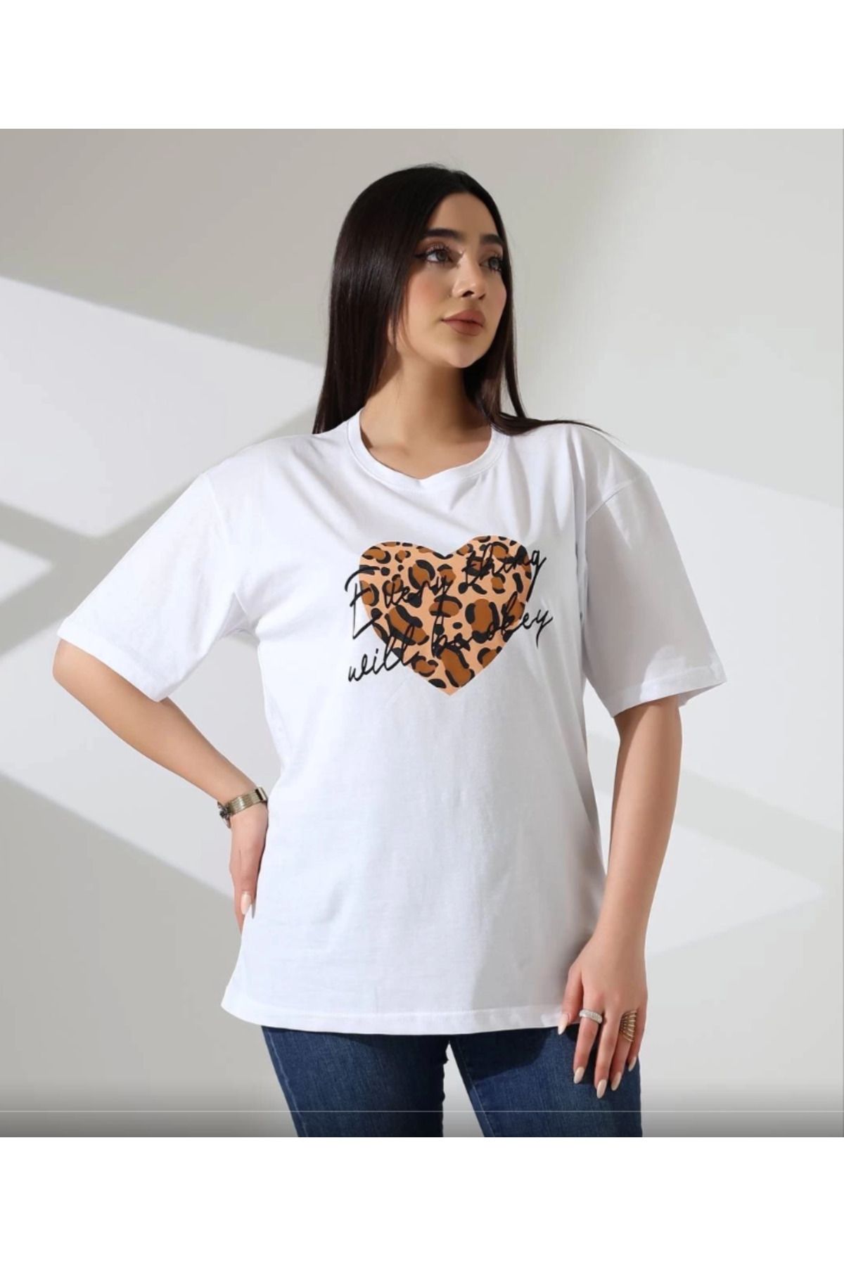 Butik Leopar Kalp Baskılı Tişört