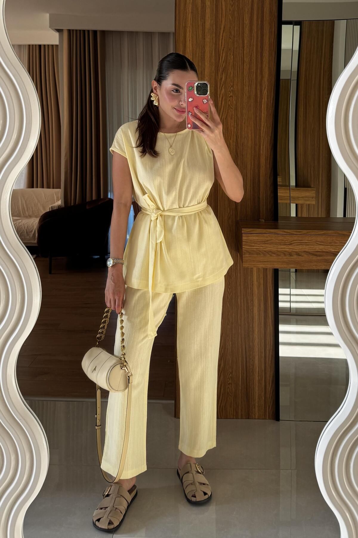 Gizem Ecemiş Lipa Sarı Omuz Detay Kuşaklı Takım