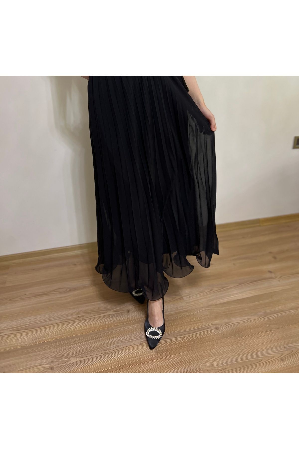Atelier29 Dökümlü uçları kıvrımlı siyah etek